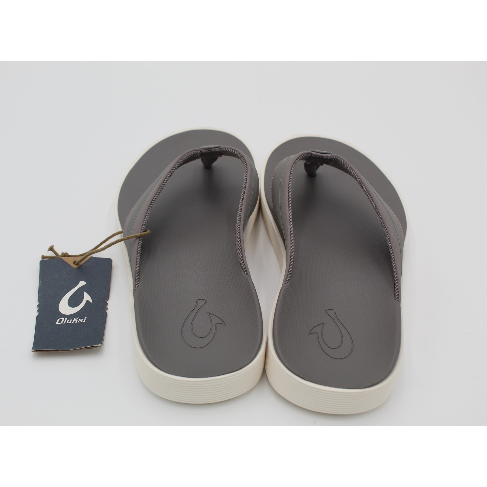 OluKai Flip Flops Mens Size 11 Gray Comfort Beach Sandals Summer Casual TAGS