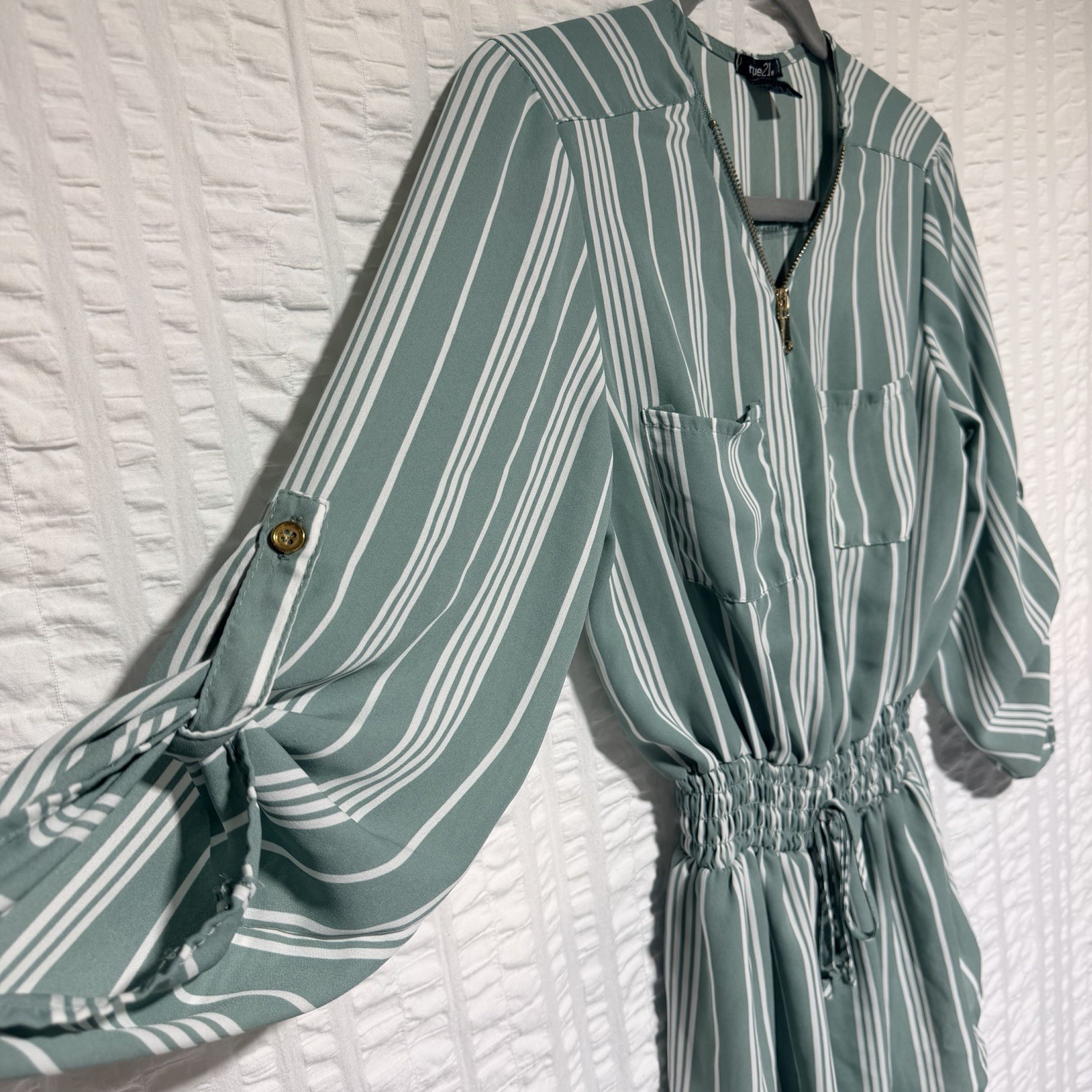 rue21 Womens Green White Striped Woven V-Neck Zip Roll Tab Blouse L