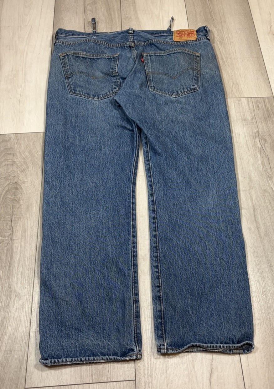 Levi’s Men’s Blue Denim Jeans Straight Fit Medium Wash Button Fly 5-Pocket