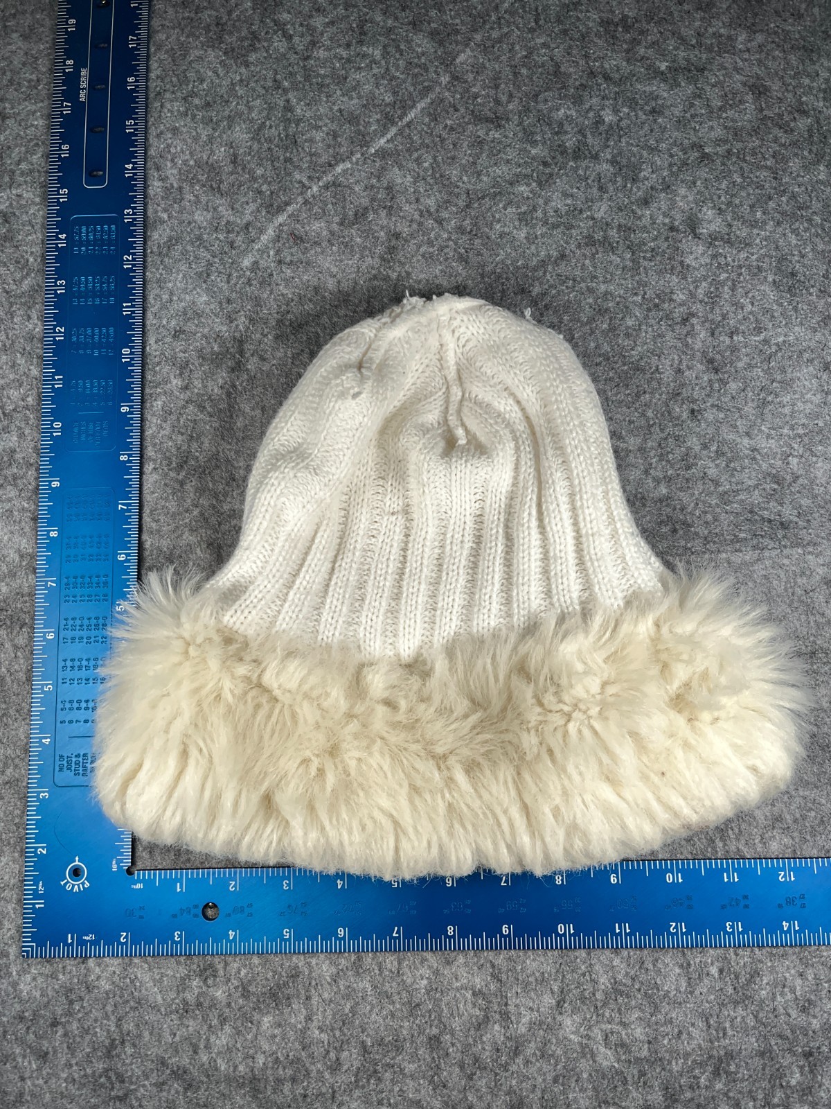 Beanie Toque Women One Size Knit White Acrylic Poly Faux Fur Trim Ski Fluffy
