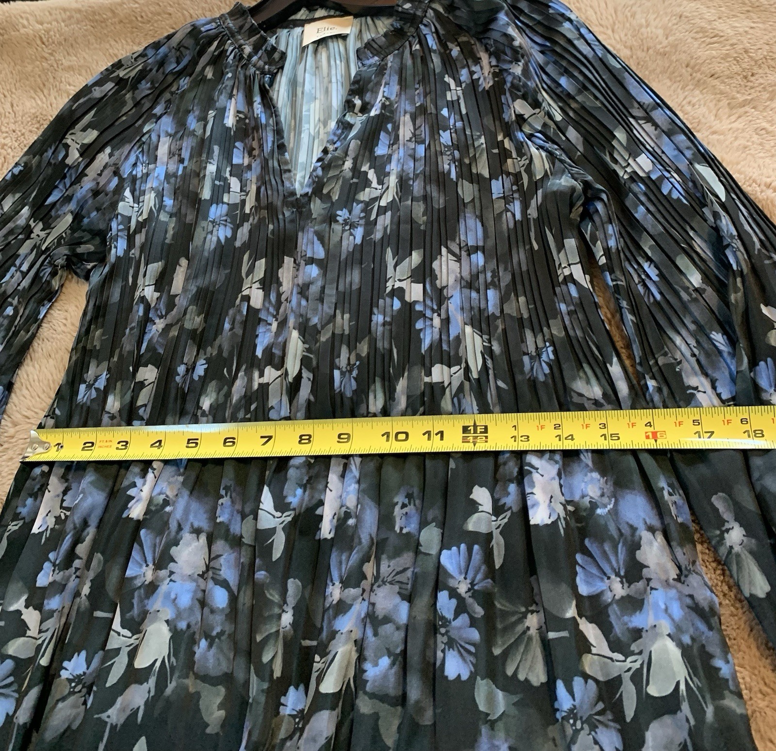 Ellie Tahari Top Stretchy XS -Dress Up Or Down (can Fit Up To Medium)