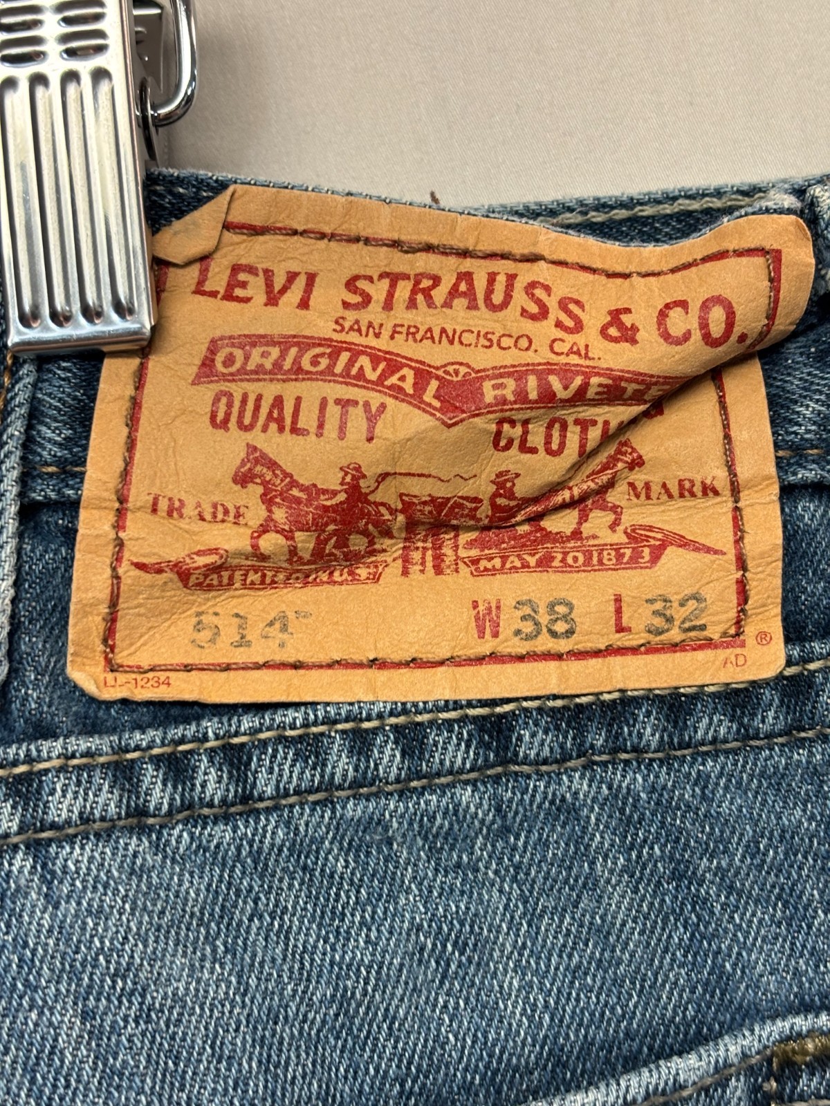 Levi’s 514 Jeans Mens Blue Denim Medium Wash Slim Straight Leg 5-Pockets 38×32