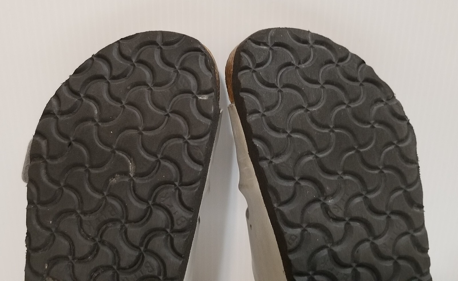 Birkenstock Unisex Arizona BS Metallic Silver SandalsEU 37 Size Men 4/Women 6