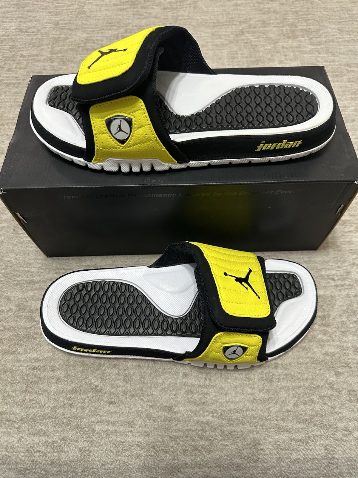 2014 JORDAN HYDRO XIV RETRO BLACK/VIBRANT YELLOW – NWB NEVER WORN SZ 10