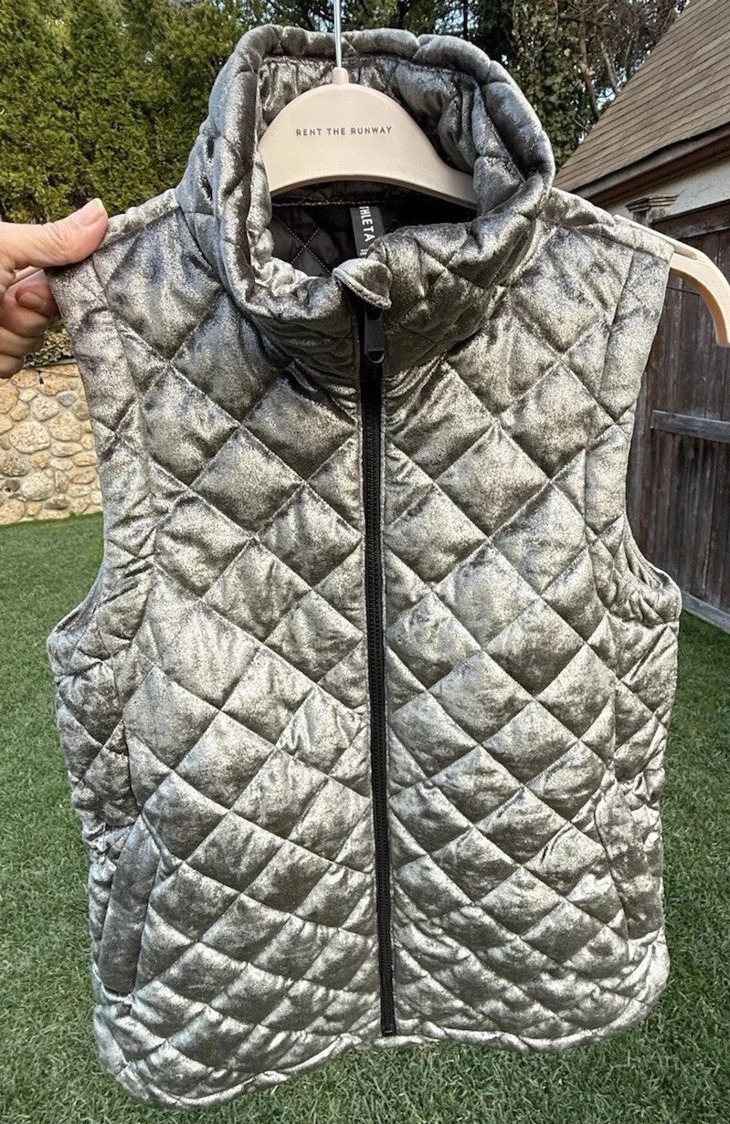 Athleta Whisper Featherless Vest Size XS Quilted Silver Metallic Velvet Puffer