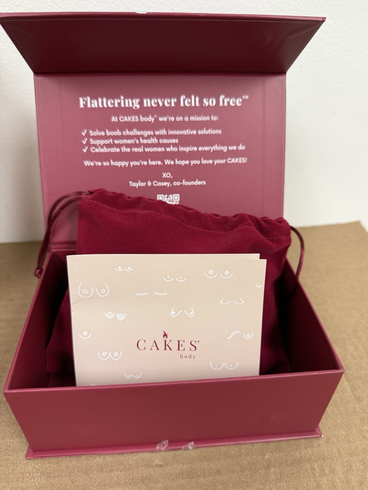 Cakes Body Adhesive Strapless Bra – Reusable Cakes Honey OG 25-HRS-110-HN-OG