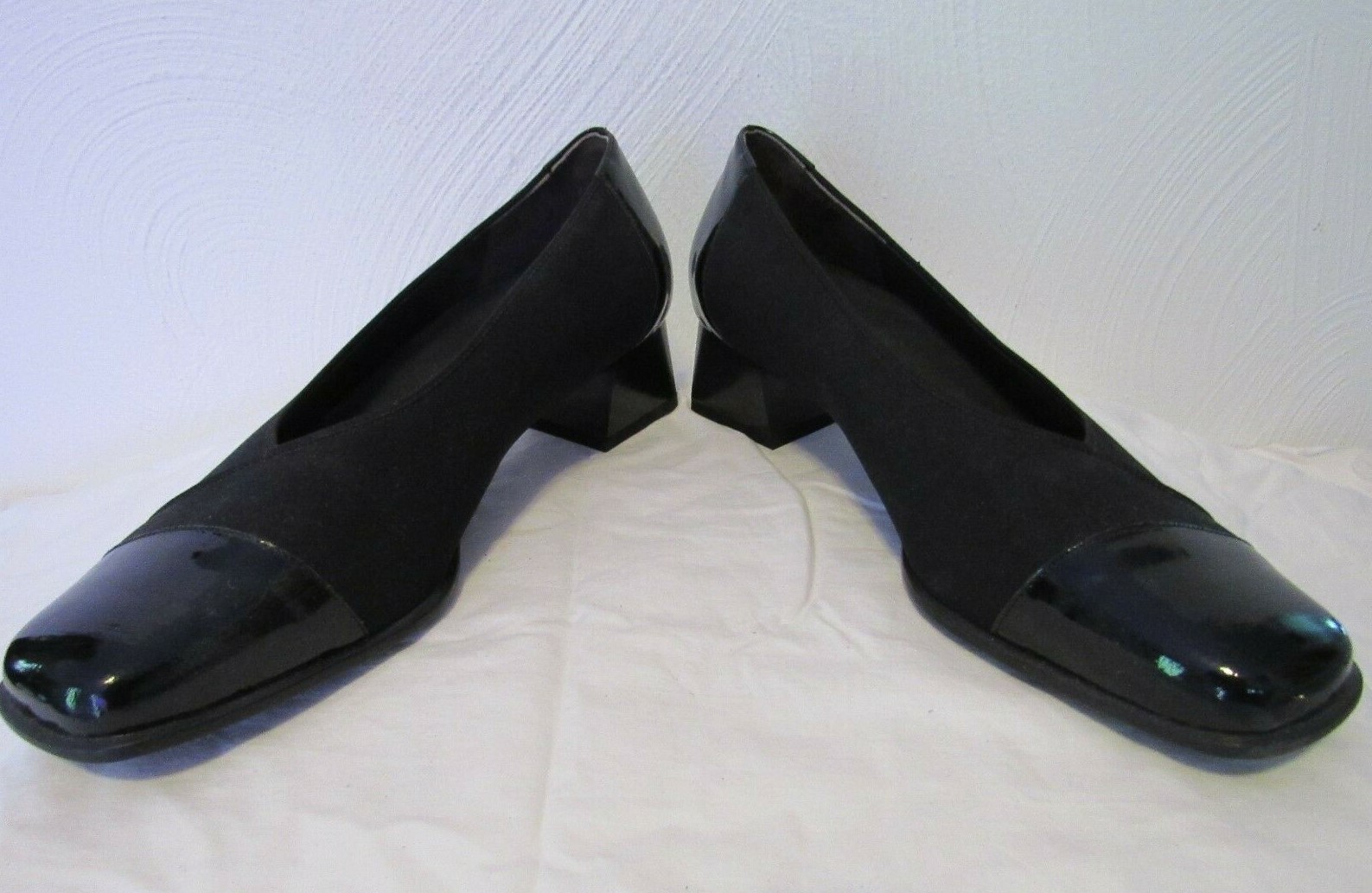 THERESIA M. Celeste Women’s Black Cuban Heels Patent Cap Toe SZ 5 UK / 7.5 US