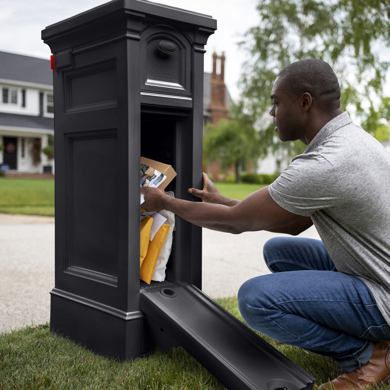 Step2 Lakewood Locking Plastic Extra Large Mailbox Black|15639