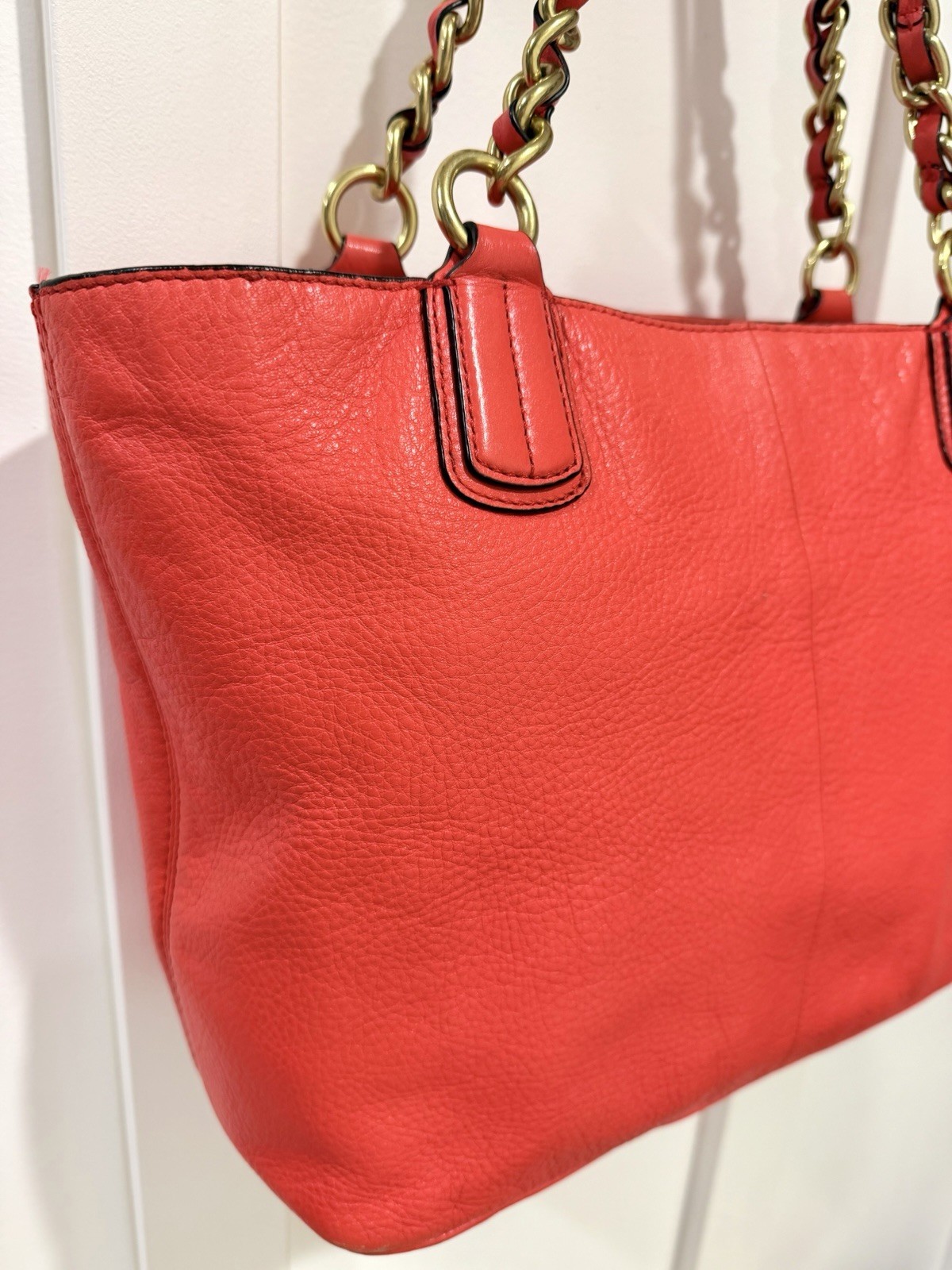 ✨ Coach Madison Leather East/West Chain Tote