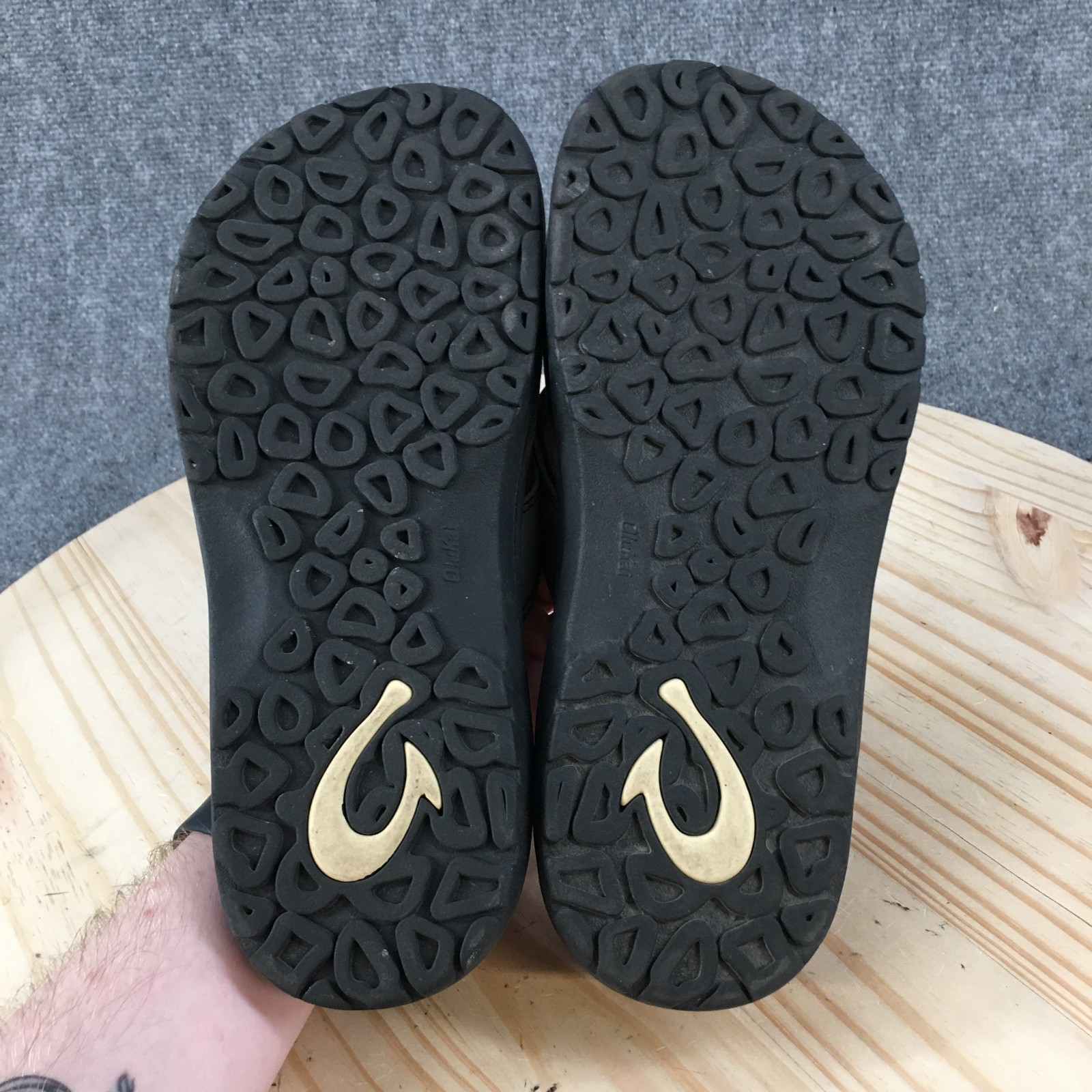 OluKai Flip Flop Mens 9 Ohana Thong Comfort Beach Waterproof Casual Sandal Gray
