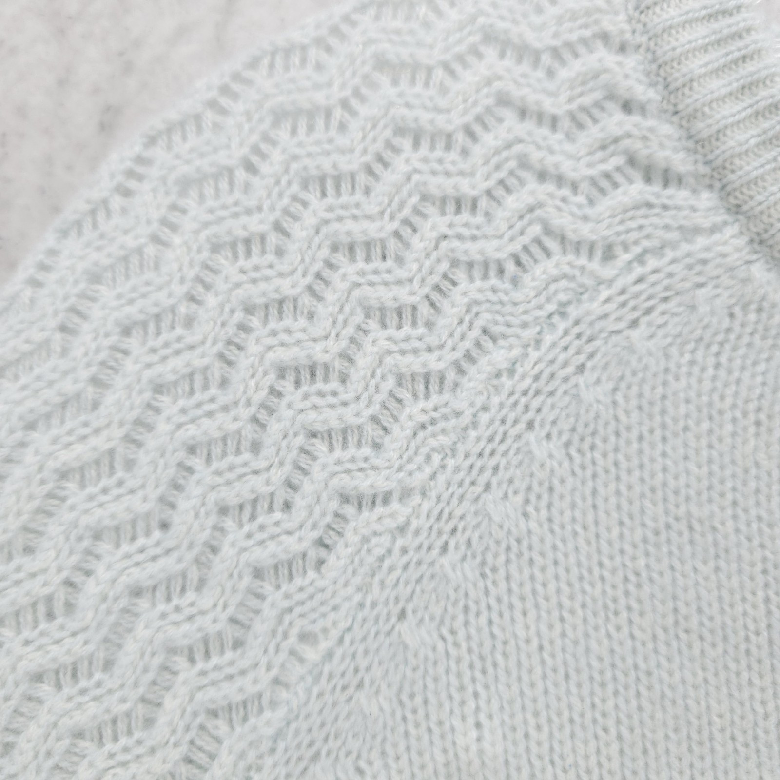 NWT AQUA 100% Cashmere Sweater Shell Stitch Sleeve Sky Ivory Blue Size XS