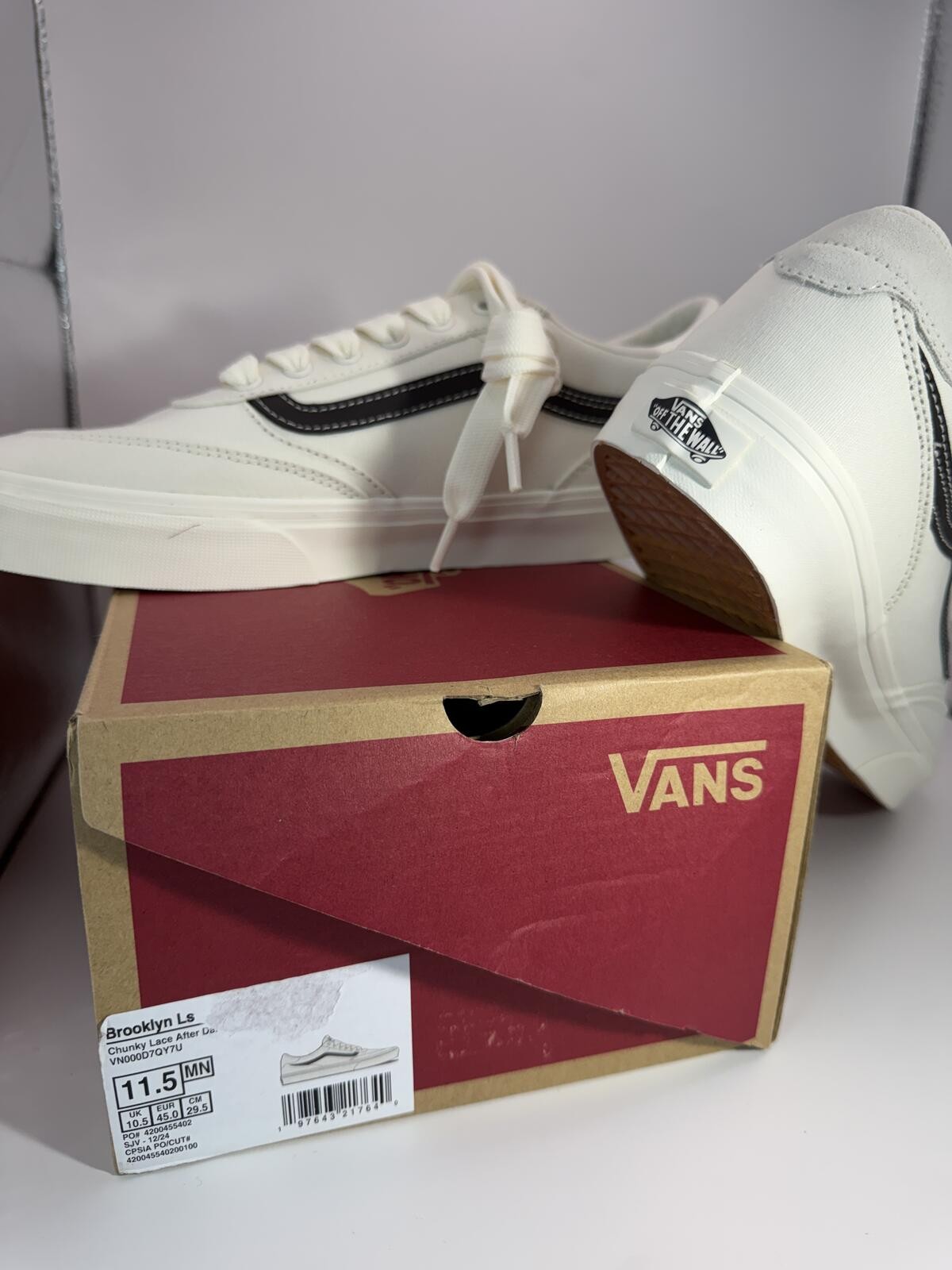 Vans Brooklyn LS Vintage White Black Side Stripe Low Top Sneakers Men’s 11.5 NWT