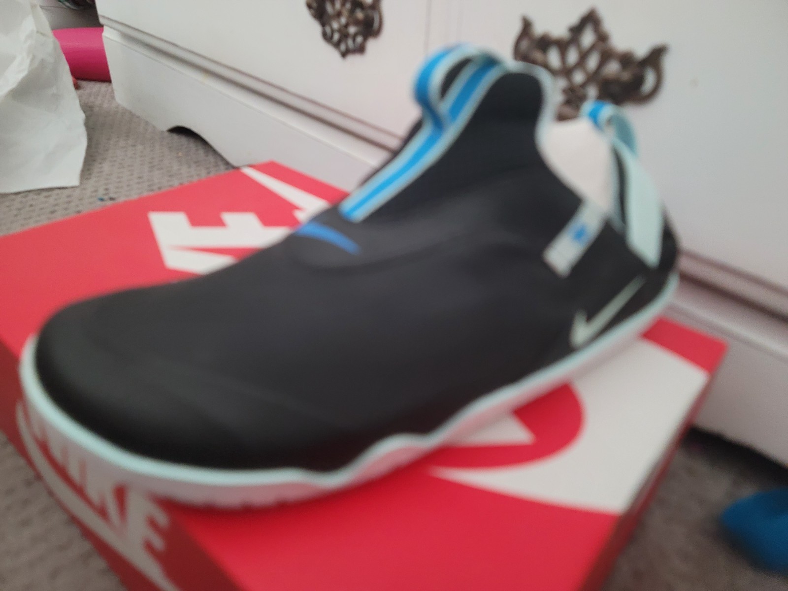 Size 10.5 womens size 9 mens- Nike Zoom Pulse Teal Tint Black limited edition