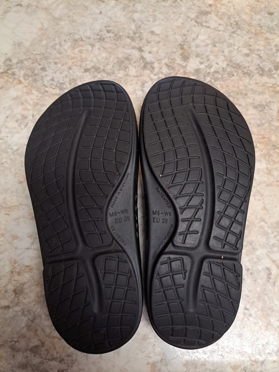 Oofos Thong Sandals Black W 8 MALE 6 Excellent Condition Returns Accepted