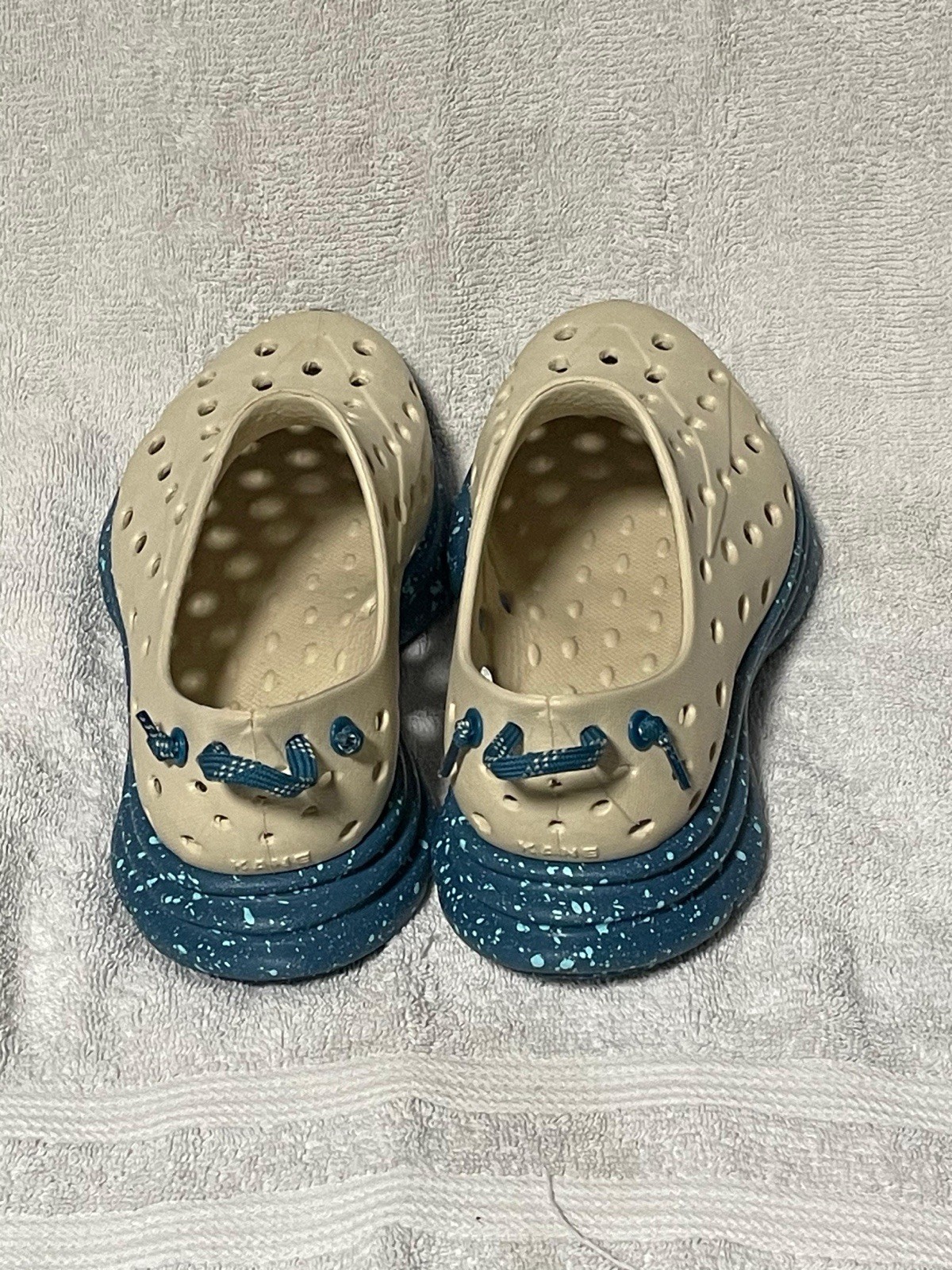 Kane Footwear Revive Recovery Shoe Tan Radiance Blue speckle Mens Size W8 /M6