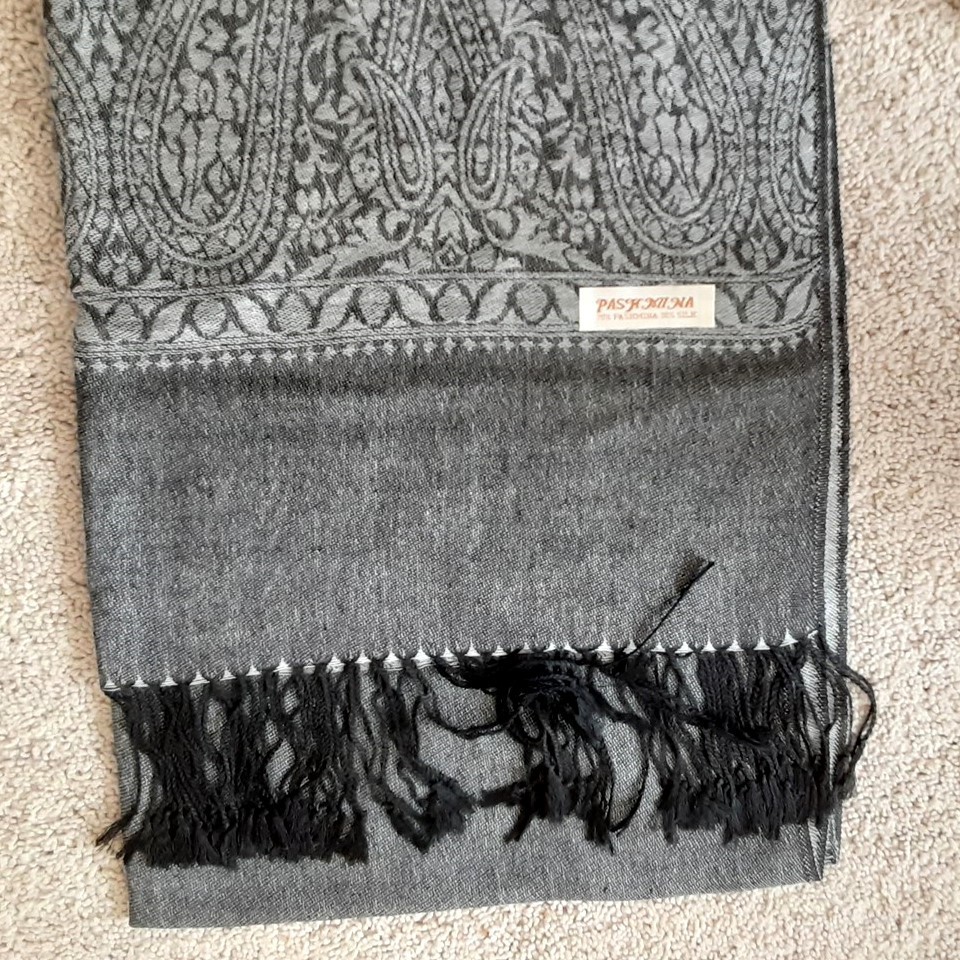 Shawl Wrap Pashmina Silk Blend Gray w/ Paisley Border Fringed 28″ x 80″ New