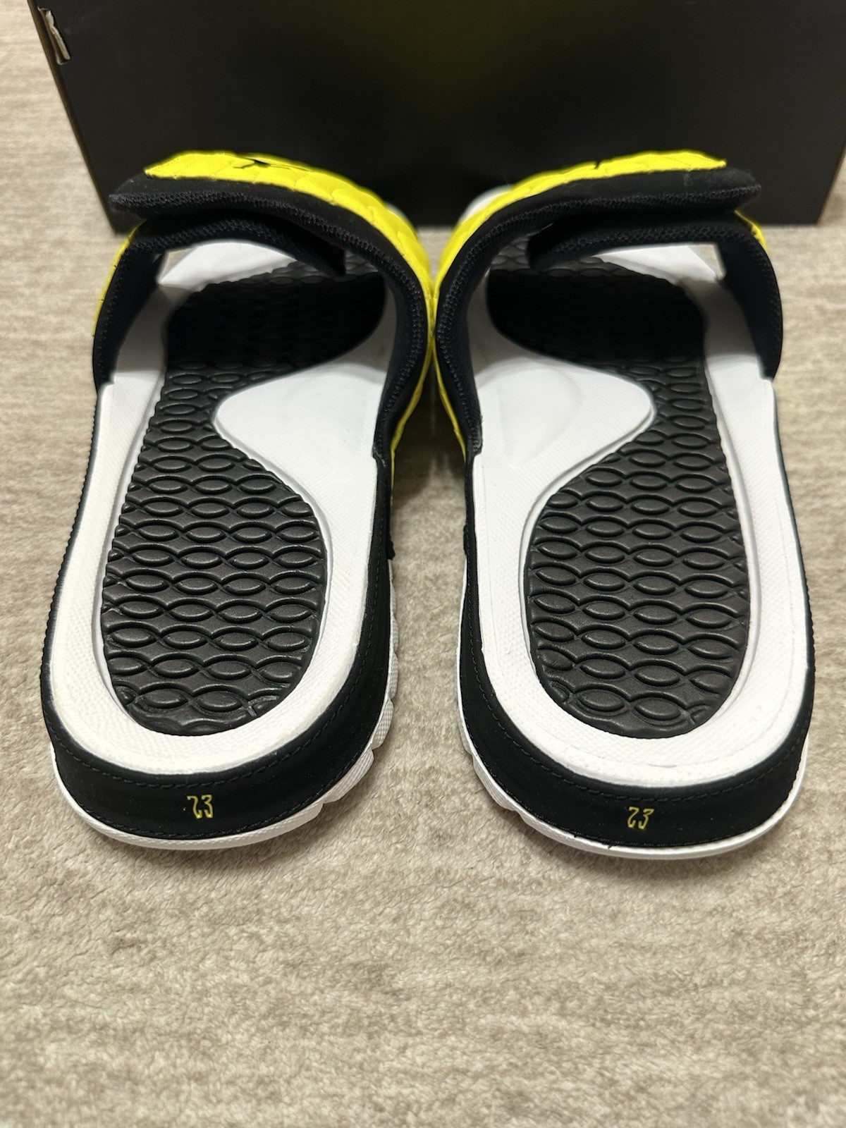 2014 JORDAN HYDRO XIV RETRO BLACK/VIBRANT YELLOW – NWB NEVER WORN SZ 10