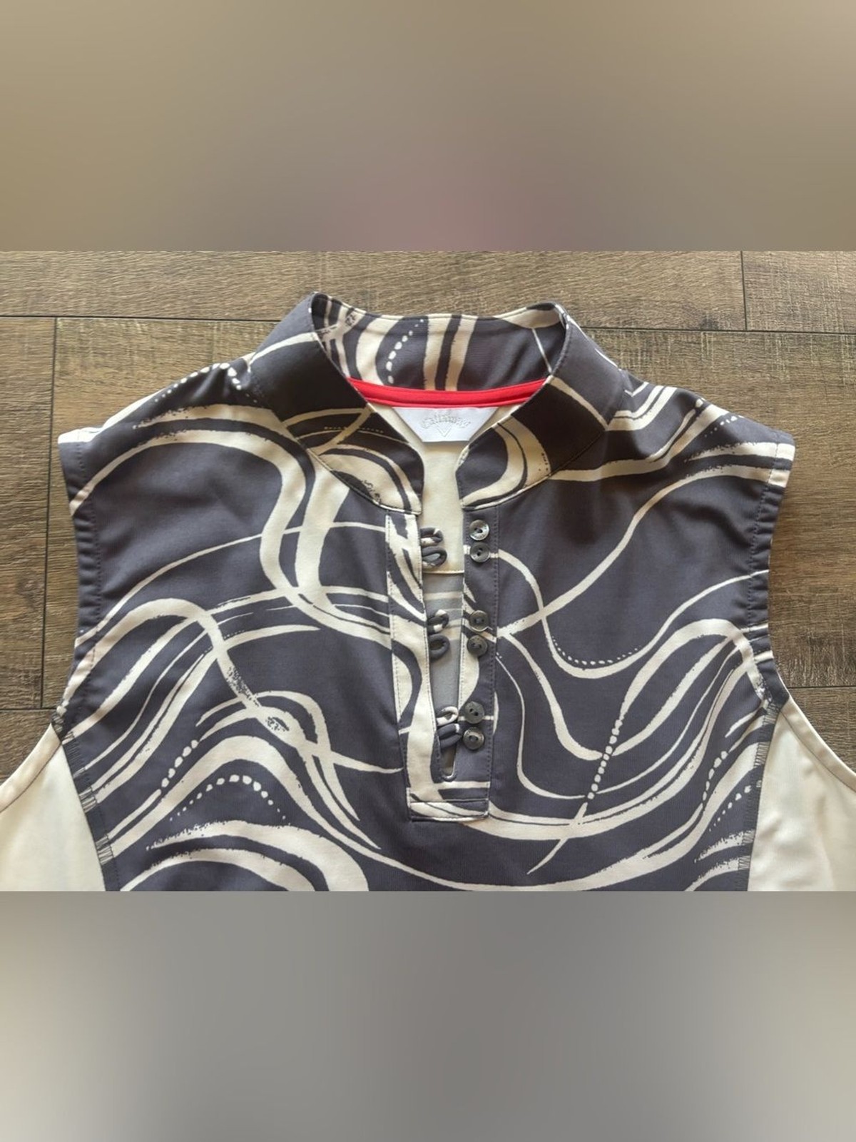 Callaway women’s size L quarter button collar sleeveless swirl print golf shirt