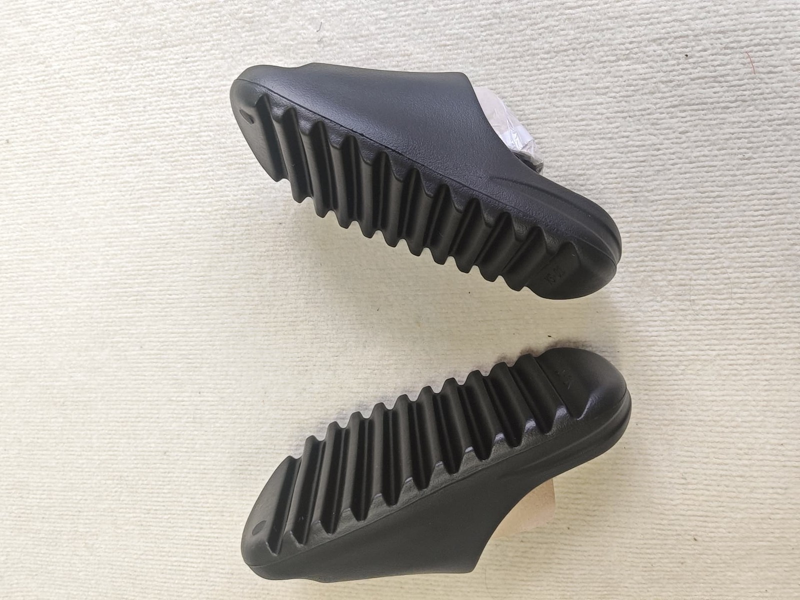 Yeezy Slide YZY YS-01 Black AUTHENTIC NEW With Dust Bag 100% Authentic 6-12M