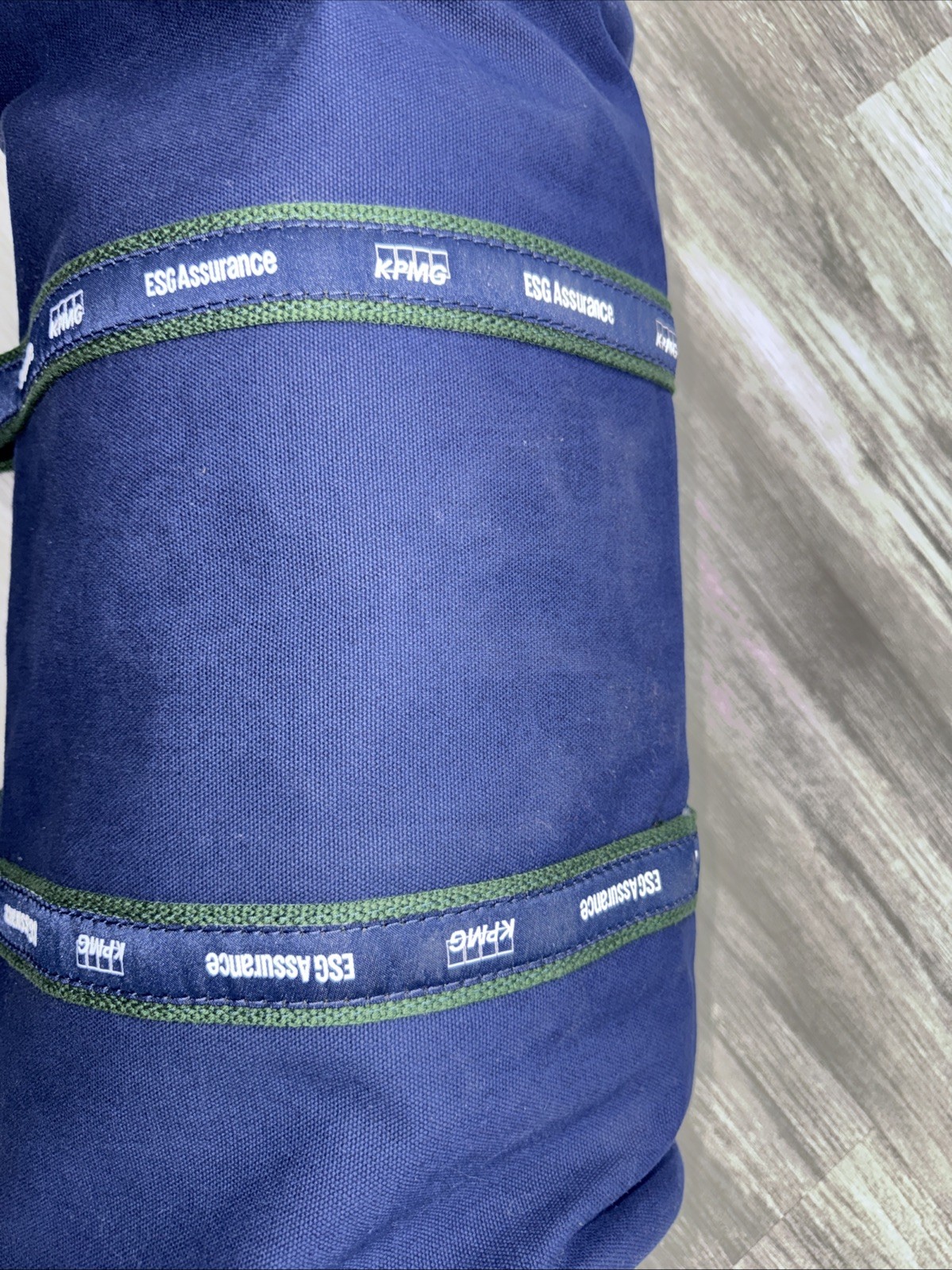 Used Authentic 17″ Goldman Sachs Duffle Banker Bag – Navy/Hunter Green