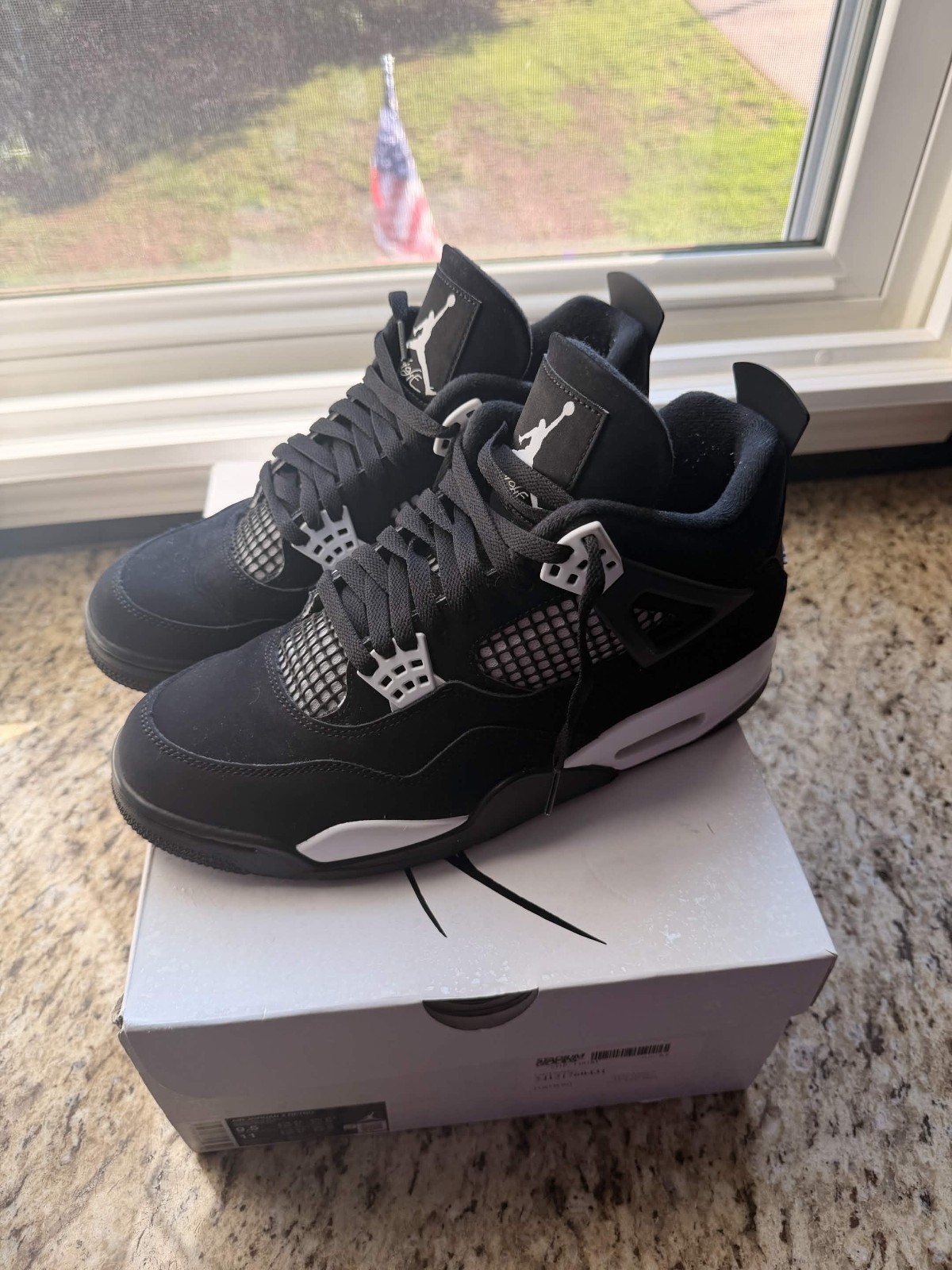 Nike Air Jordan 4 Retro White Thunder Black White Men’s Size 9.5 FV5029-141