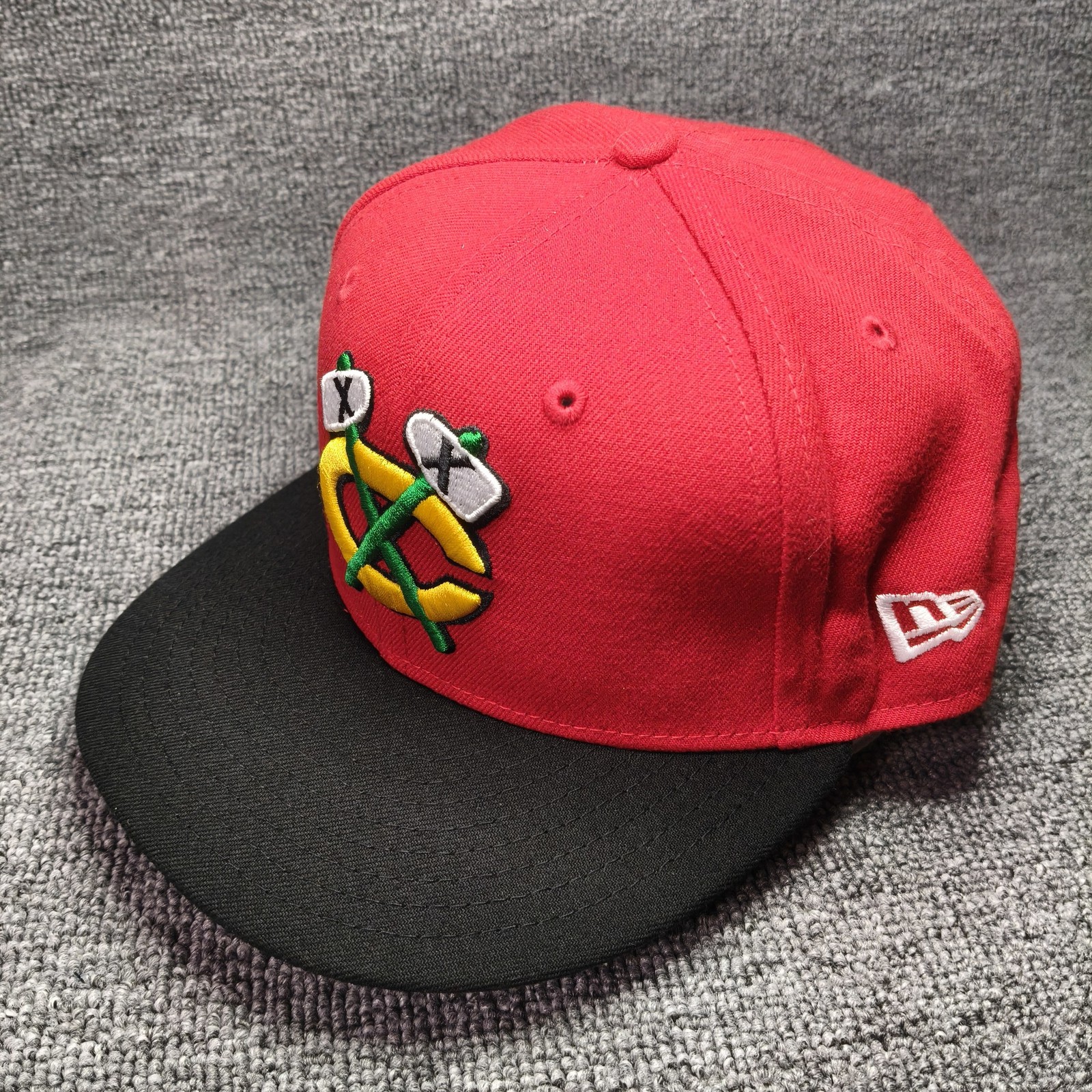 New Era Chicago Blackhawks 59FIFTY Fitted Red Black Hat 7 1 8 Retro