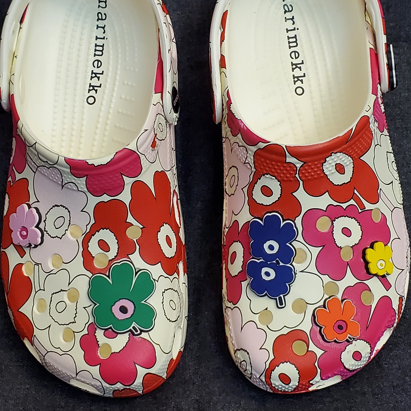 Crocs x Marimekko Unikko Classic Slip-On Floral Clogs J6 W 8 M 6 Jibbiz Charms