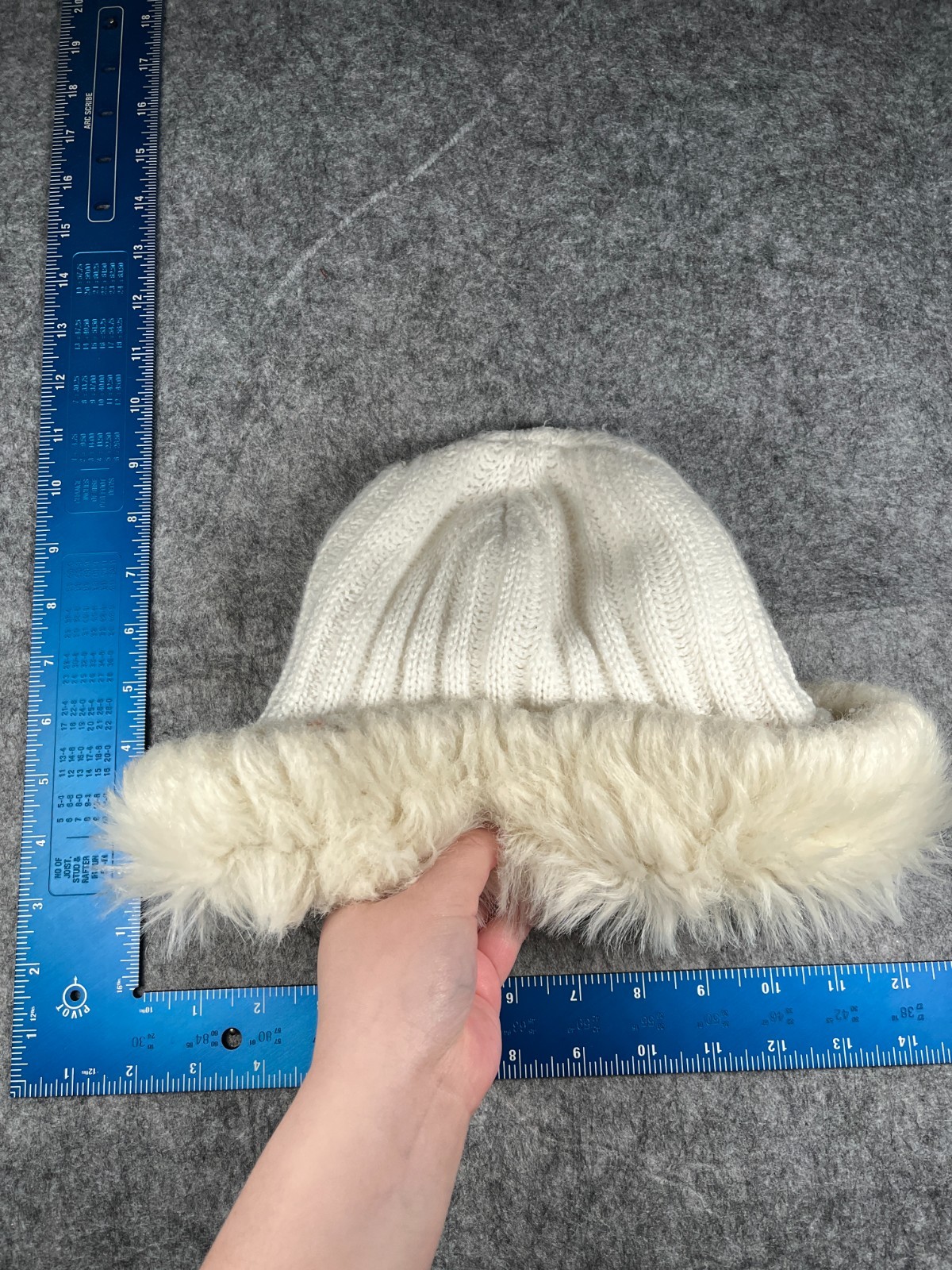 Beanie Toque Women One Size Knit White Acrylic Poly Faux Fur Trim Ski Fluffy