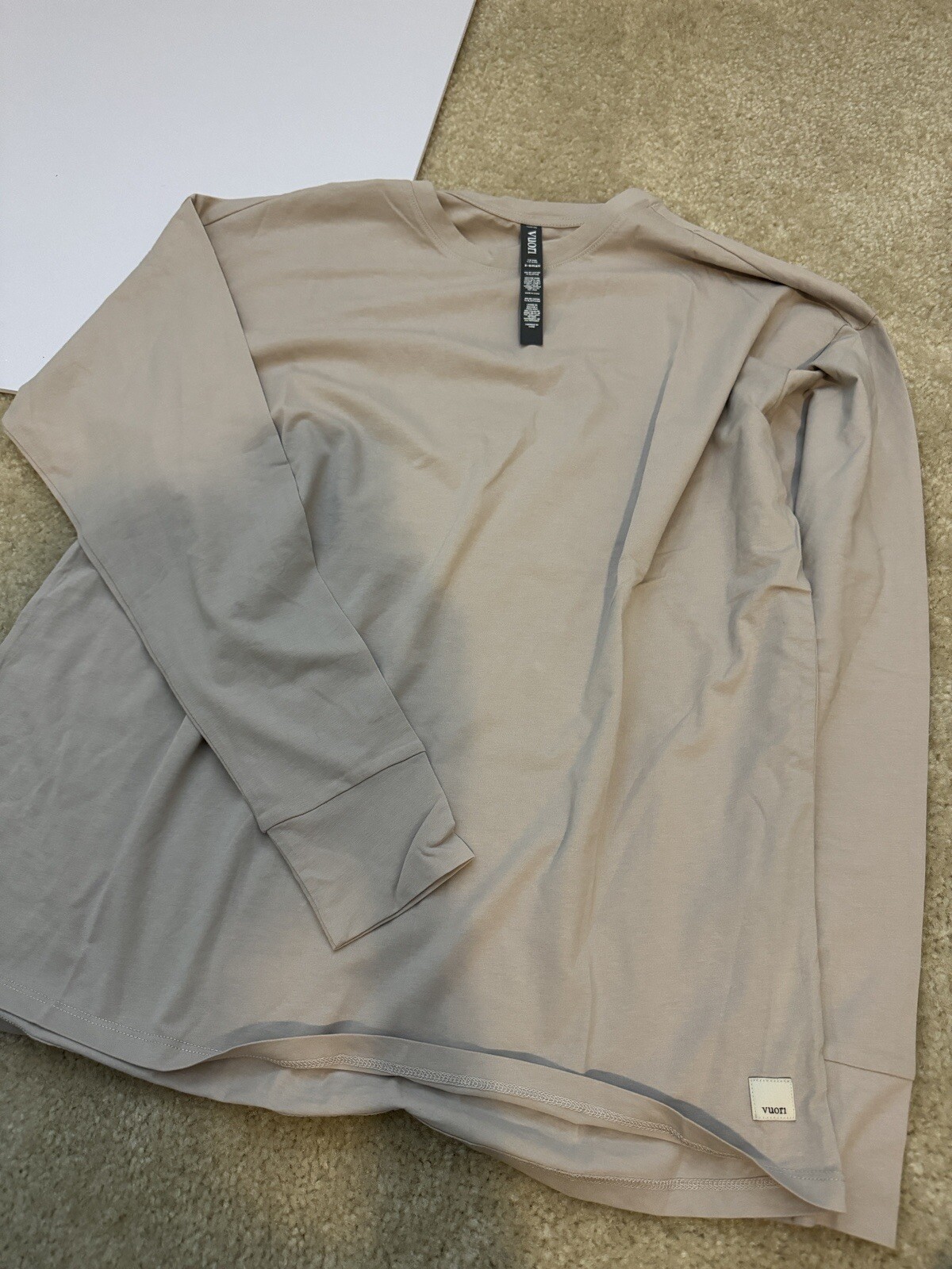 Vuori Long-Sleeve Feather Tee size M Women Top