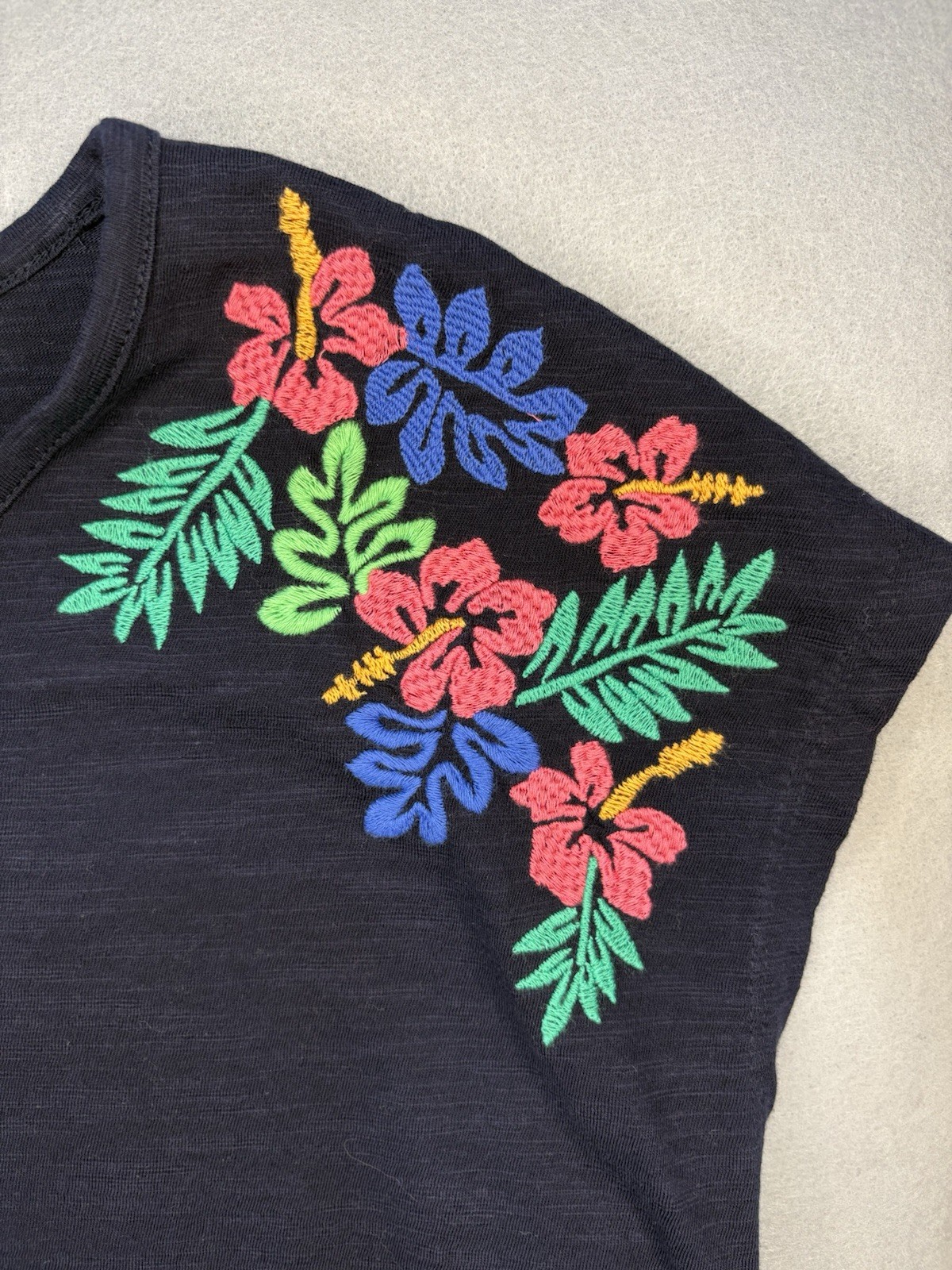 Talbots Petites Large Navy Blue Floral Tropical Embroidered Cap Sleeve T-Shirt