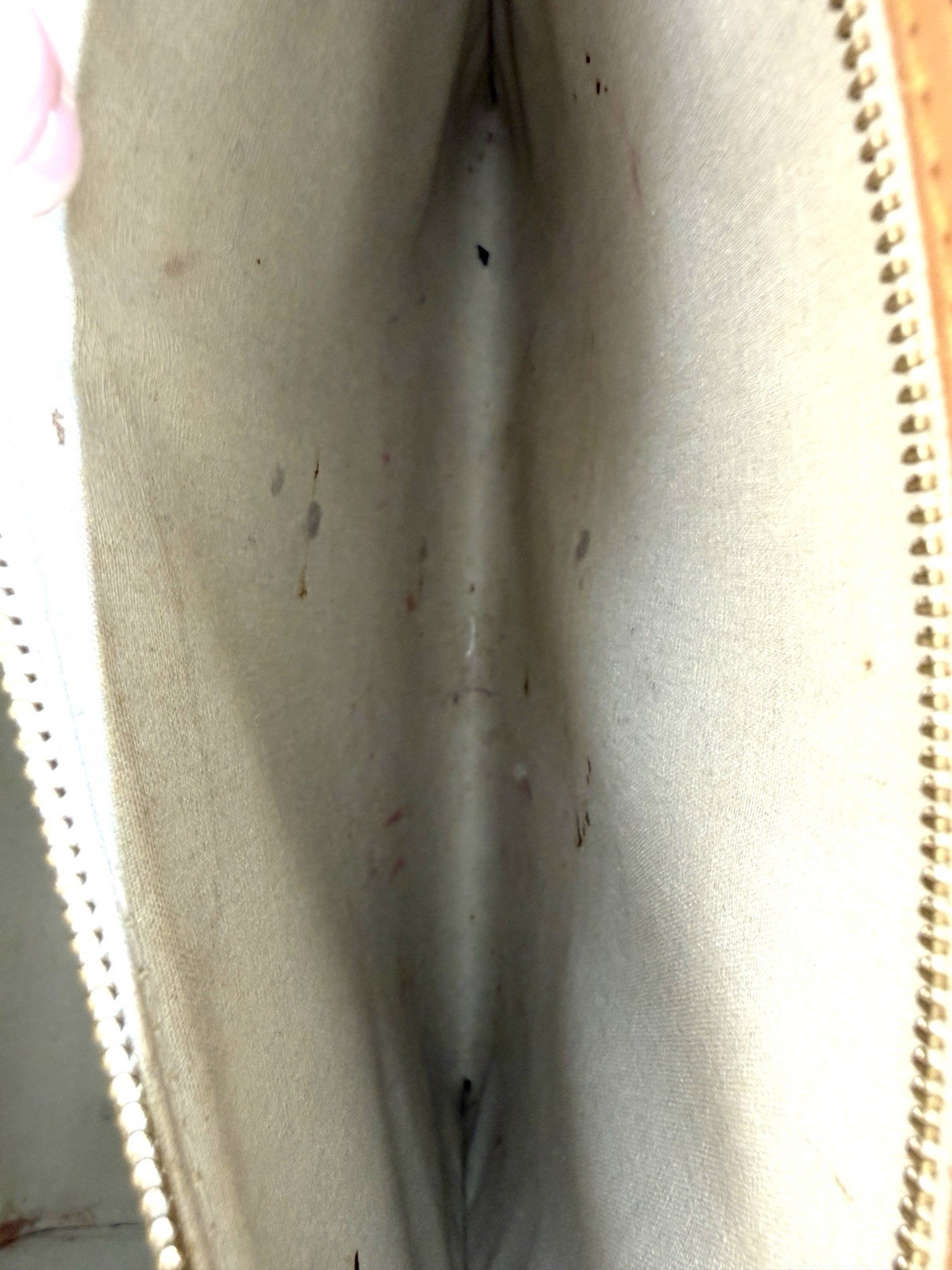 Authentic Louis Vuitton Vernis Brea GM in Blanc Corail