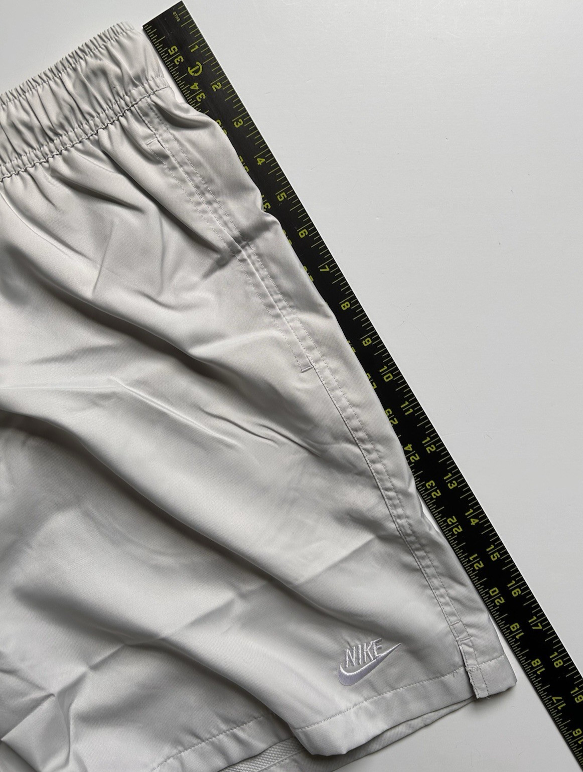 Nike Club Flow Woven Shorts Fully Lined FN3307-025 Photon Dust • Men’s L