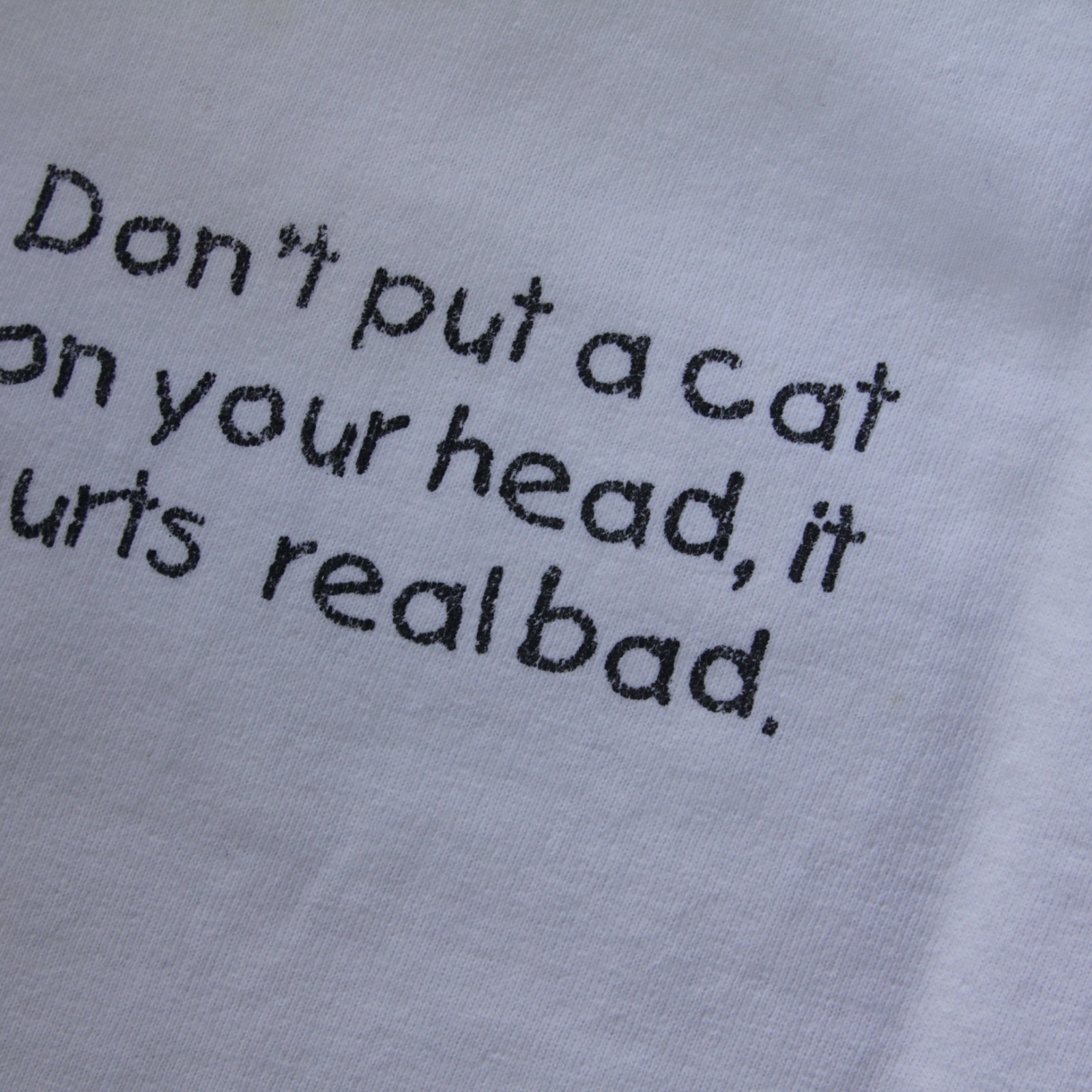 DAVID & GOLIATH T Shirt XL CAT ON HEAD HURTS BAD Todd Goldman Art Artist VTG Y2K