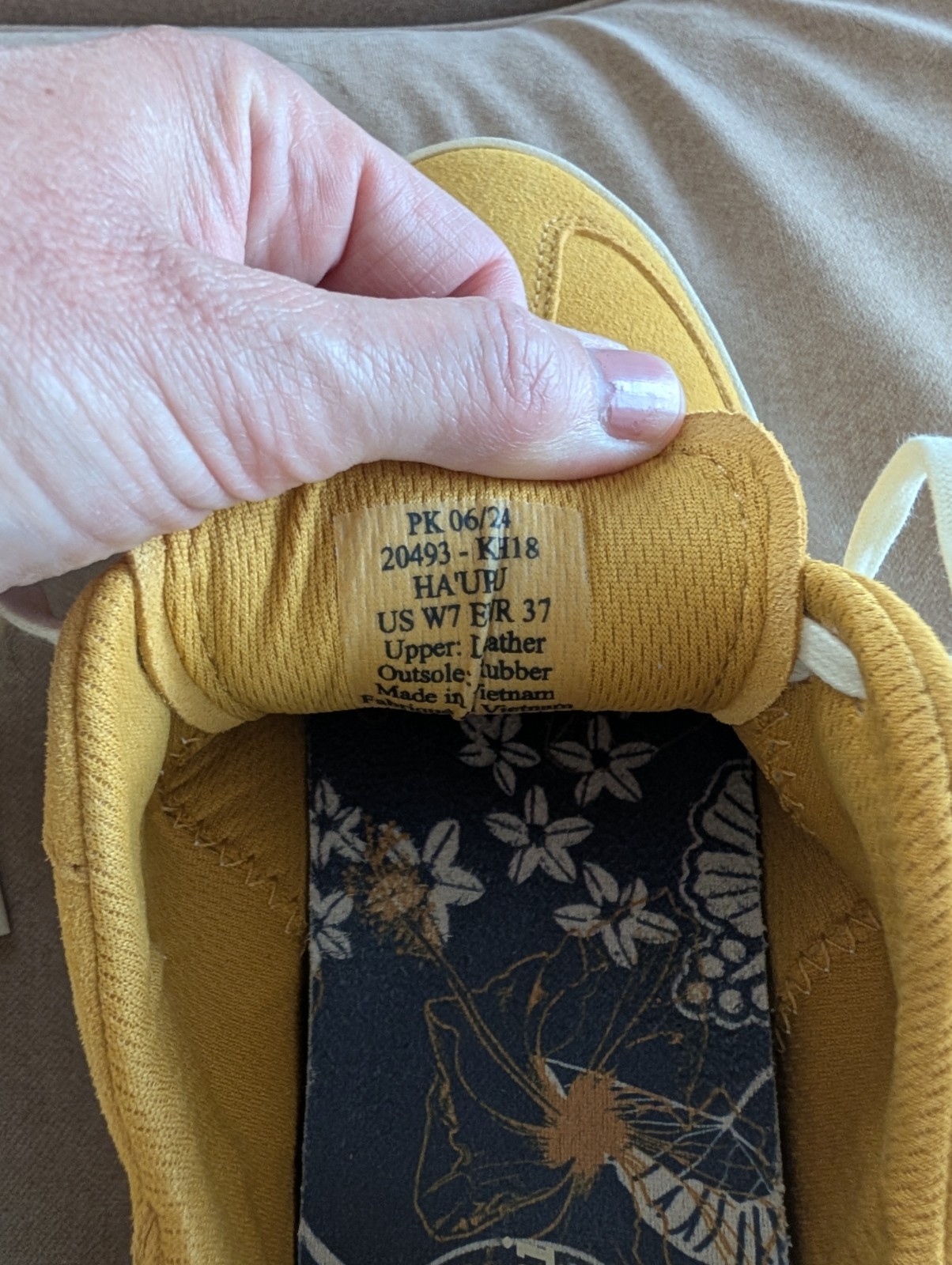Olukai HA’UPU Mustard/Off White Leather Tie Sneakers Women’s Size 7 RET $140