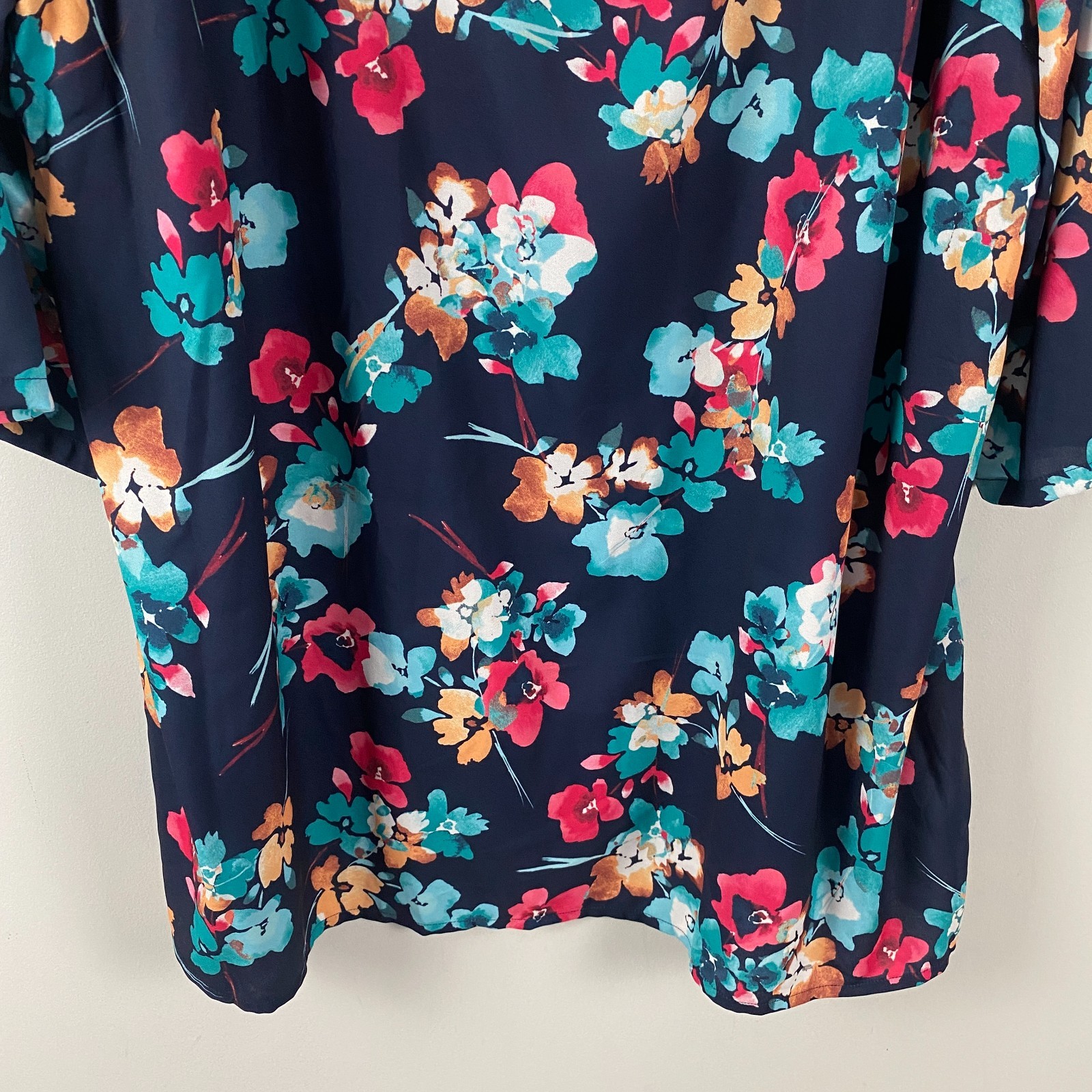 Catherines Embellished 3/4 Sleeves Floral Tunic Size 2X Split Neck Pullover