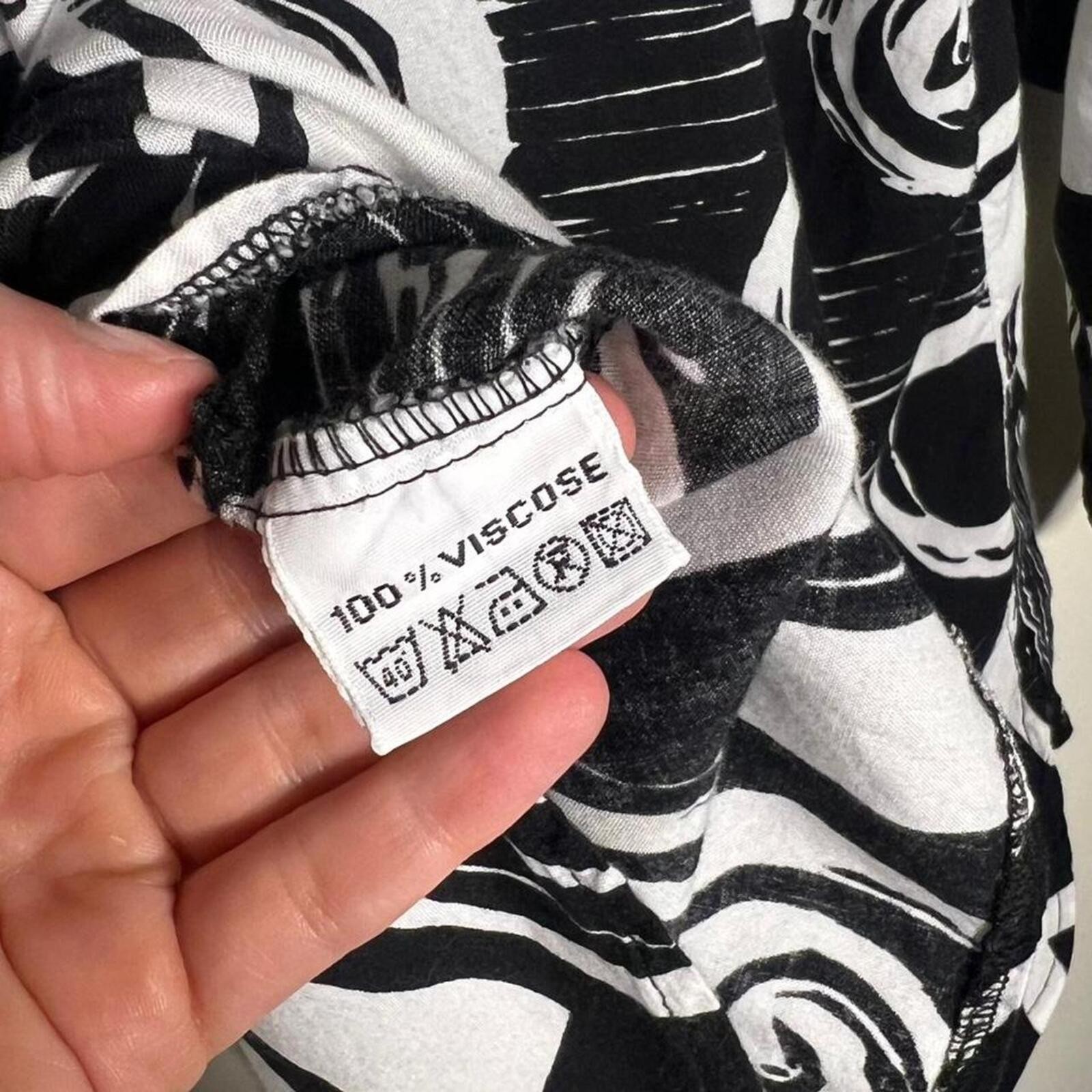 Laura Testoni Black and White Abstract Geometric Button-Up Blouse