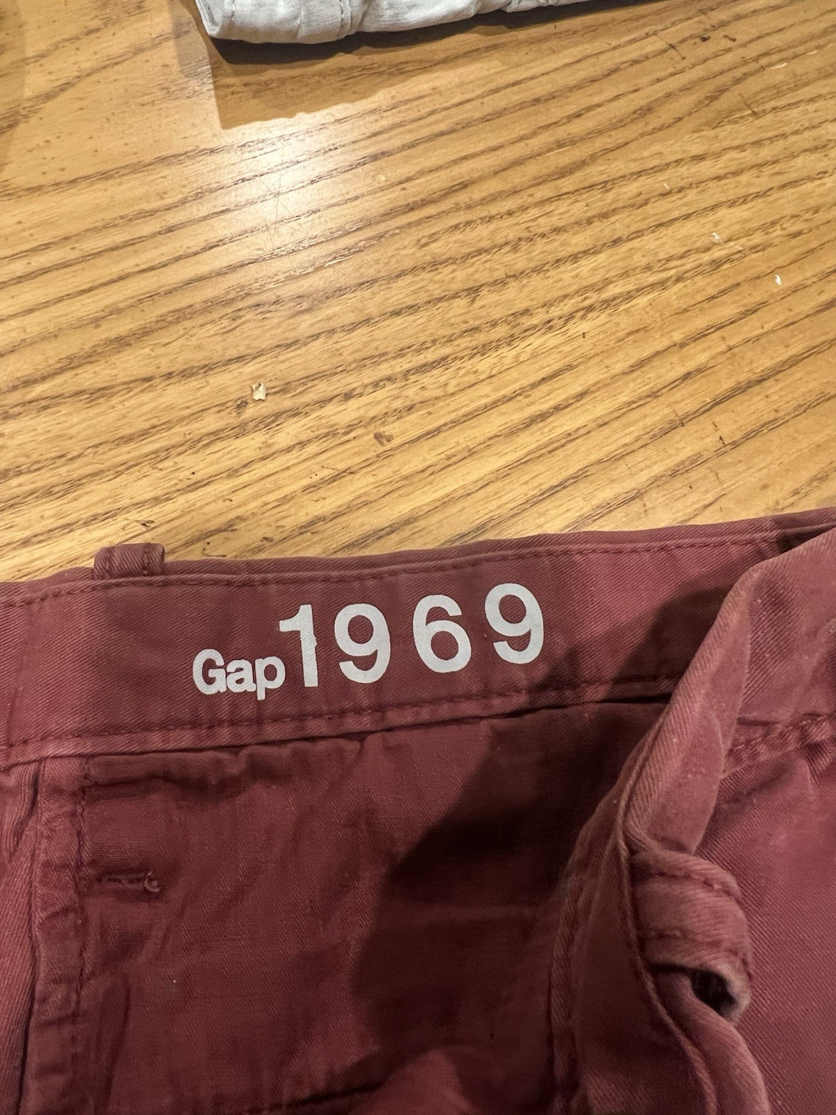 Men’s Red Gap 1969 Burgundy Shorts Waist 32” Inseam 9” Length 18”