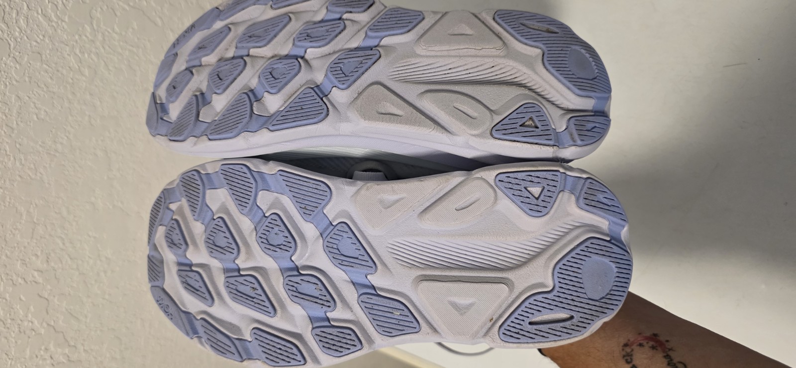 Hoka One One Clifton Women’s Walking Running Nurses Shoes Sneakers 7.5 Purple