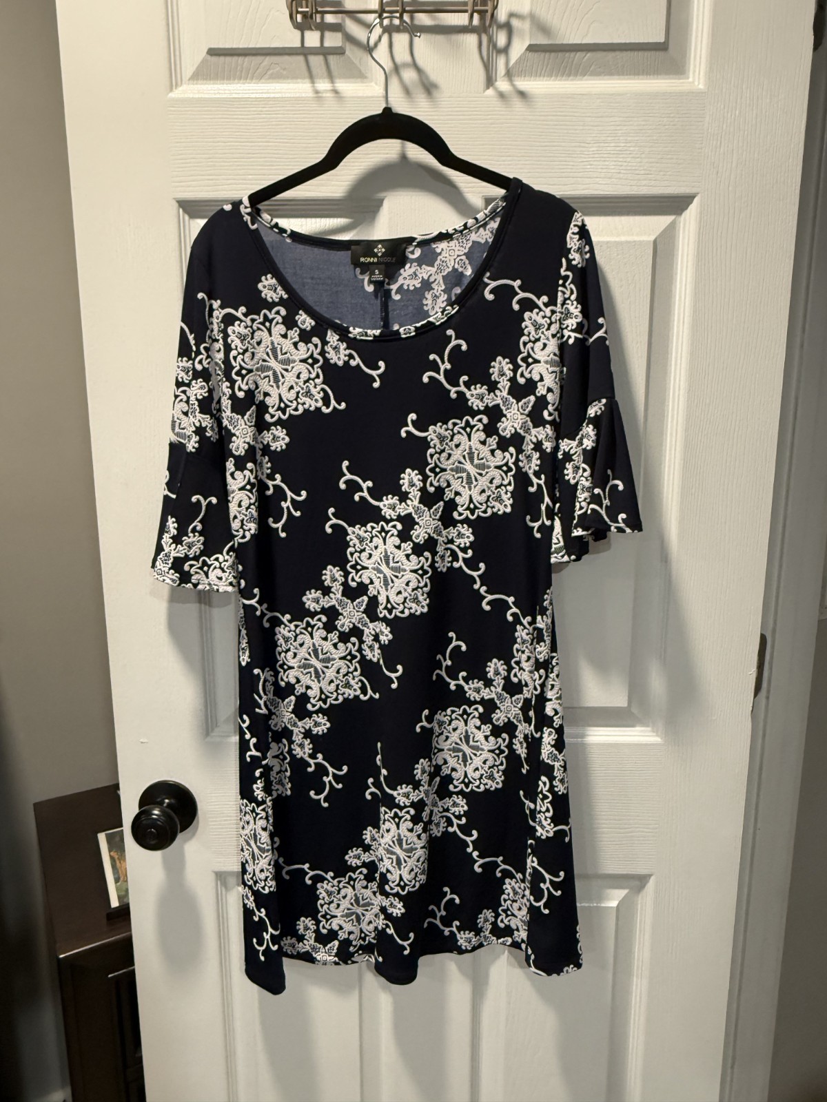 Ronnie Nicole Dress, Size Small, Embossed texture, 3/4 sleeves, knee length