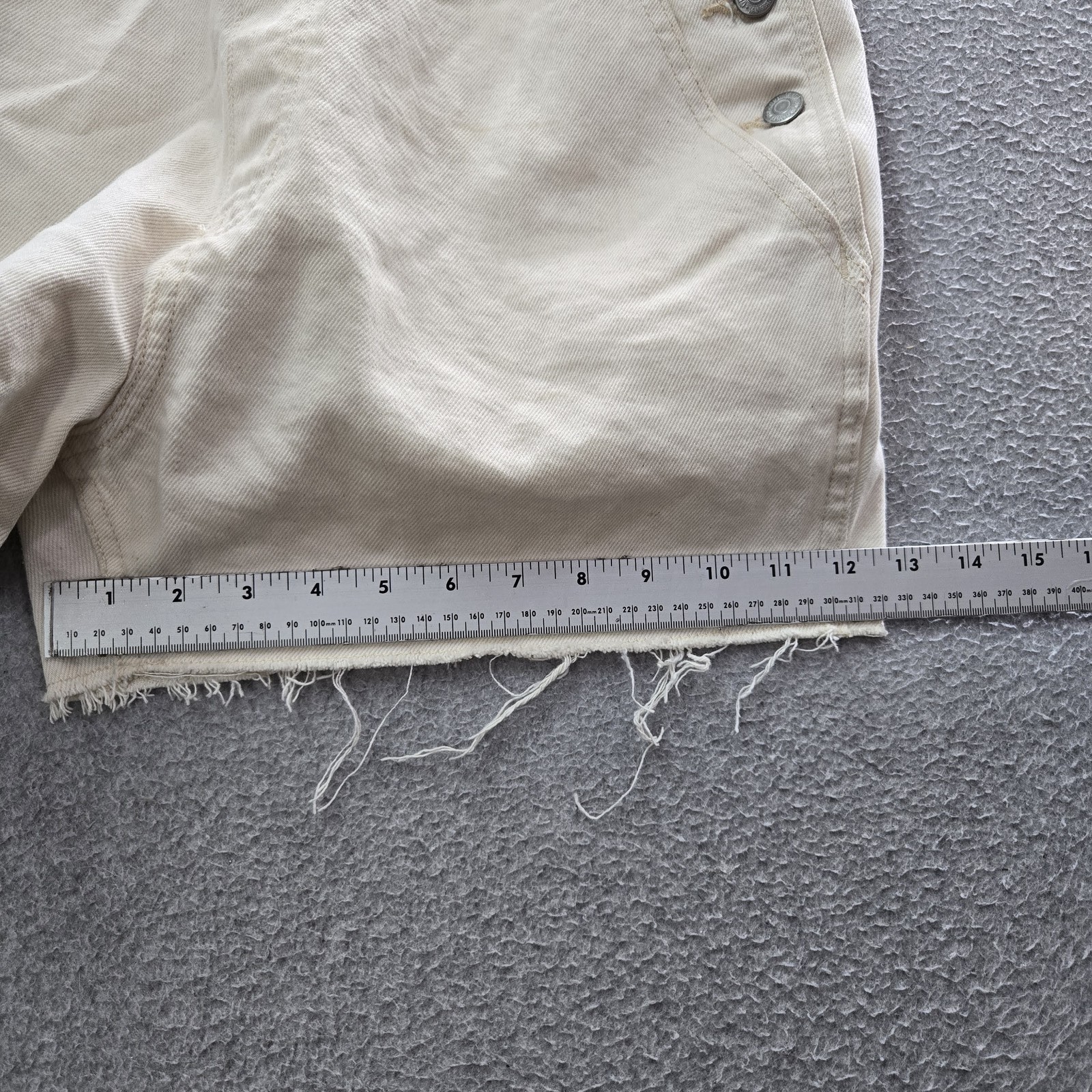 Old Navy Women Shorts L Beige Overalls Twill Overall Shorts Button 4.5″ Inseam
