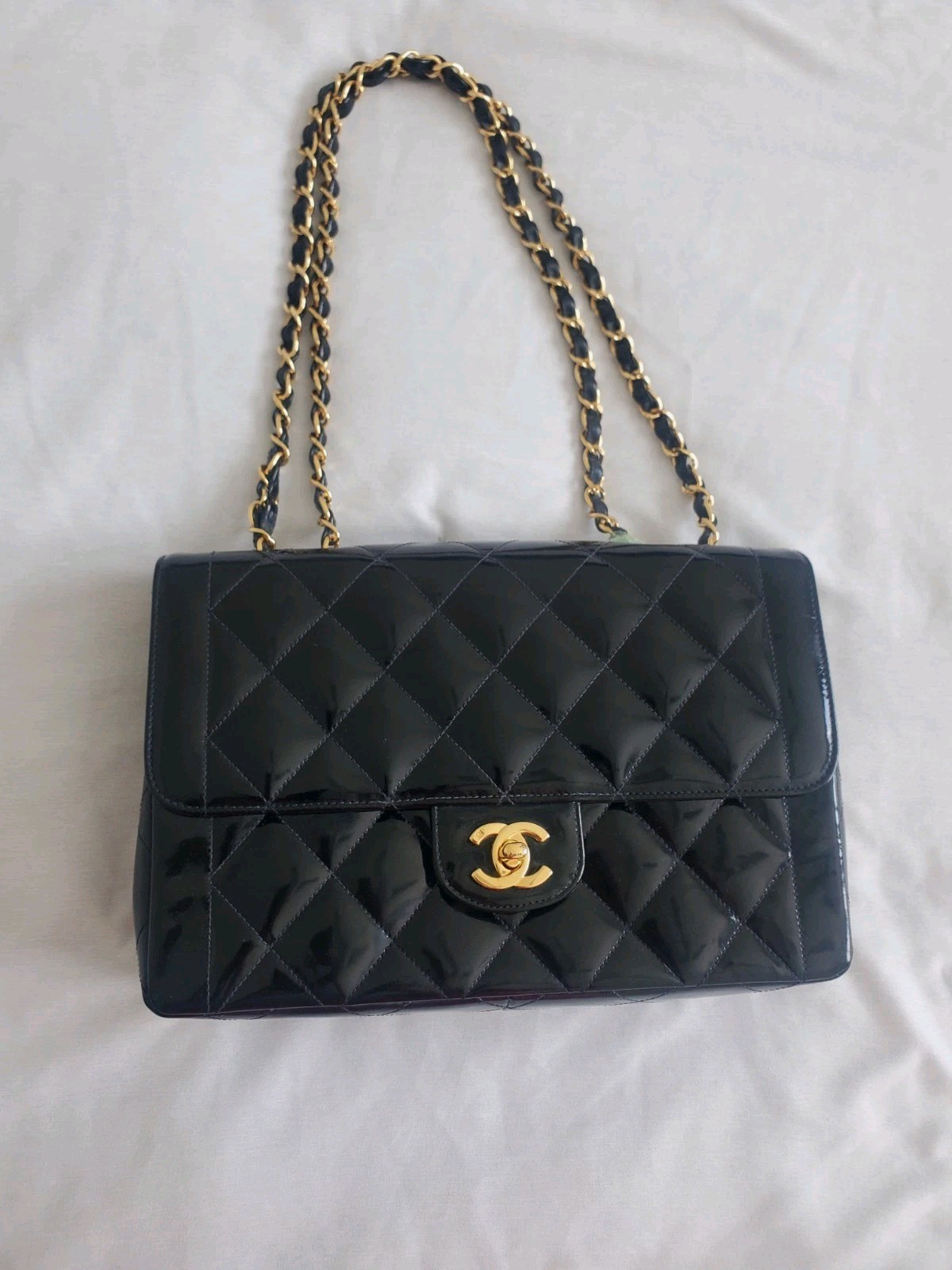 CHANEL Black Shoulder Bag 24k Gold Chain Strap CC Logo in Pattent Leather