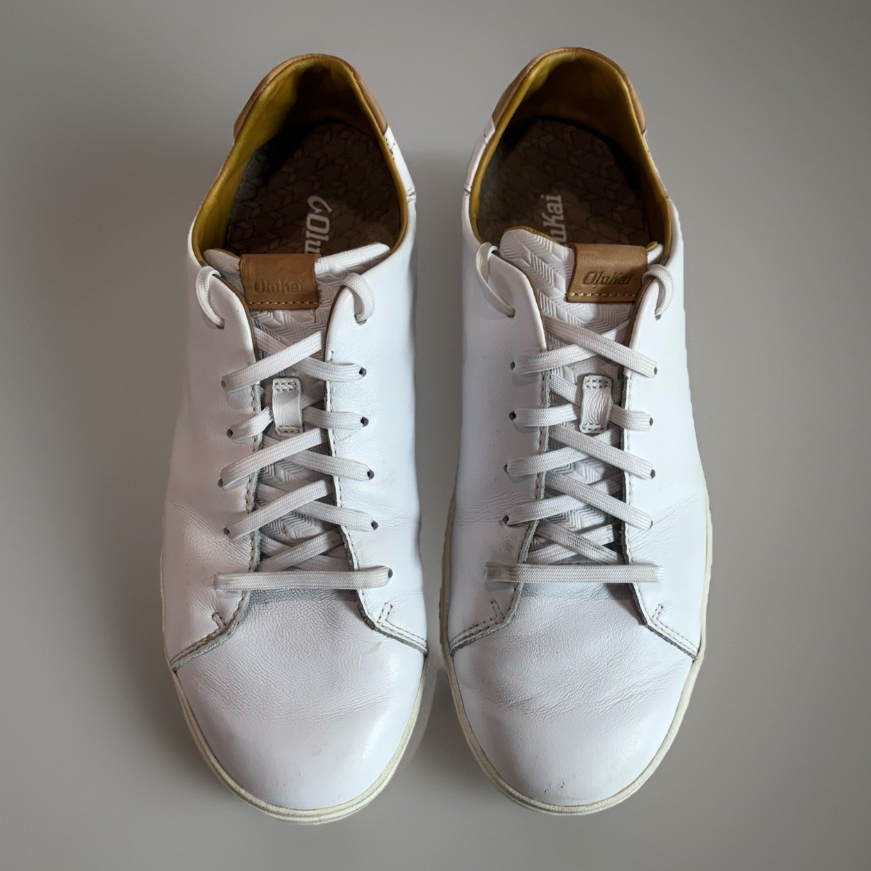 OluKai Lae’ahi Li ‘Ili Shoes Mens Size 11 White Leather Casual Comfort Sneakers