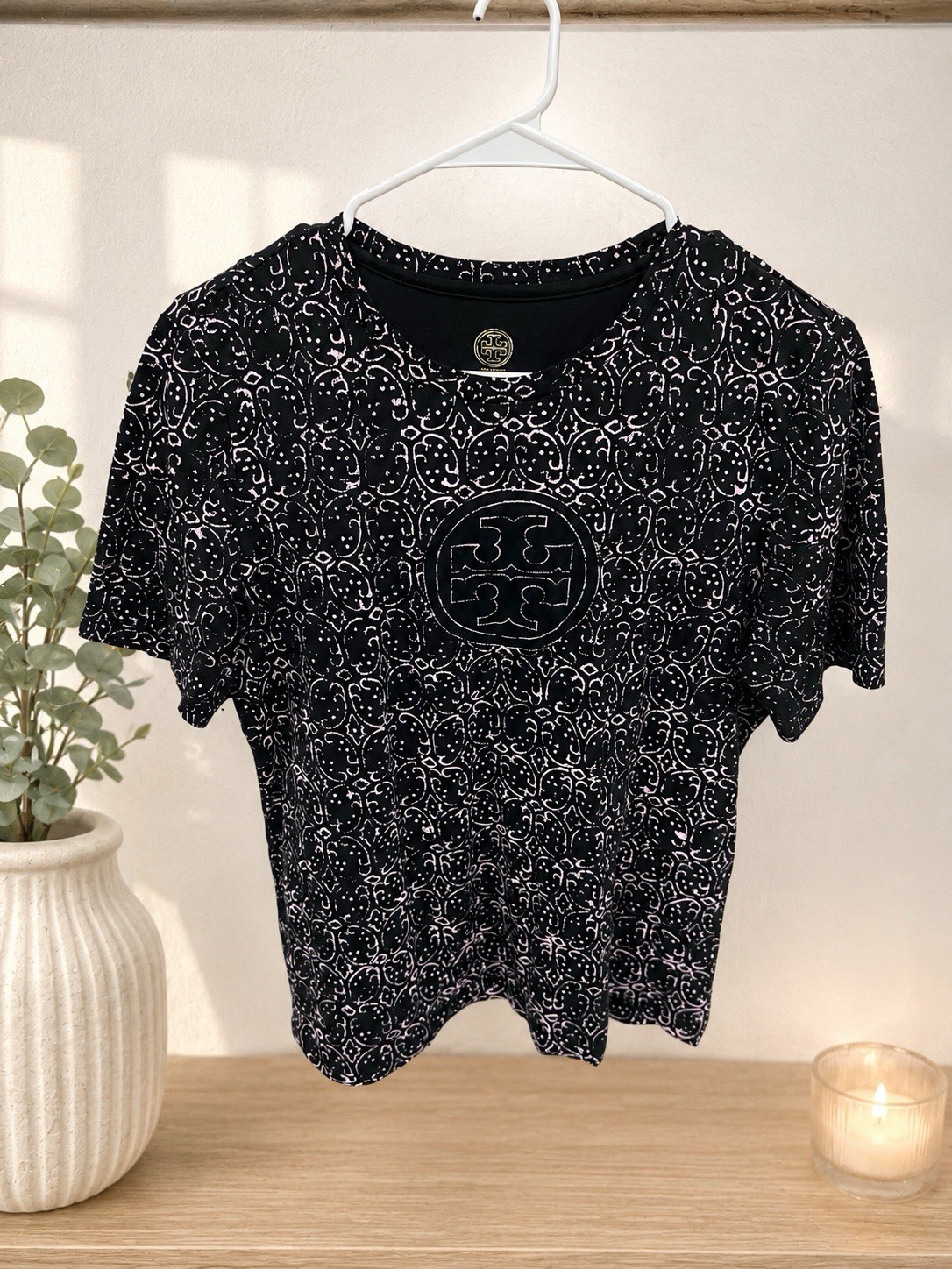 Tory Burch Women’s Black Logo Print T-Shirt NWOT Size S New Without Tags