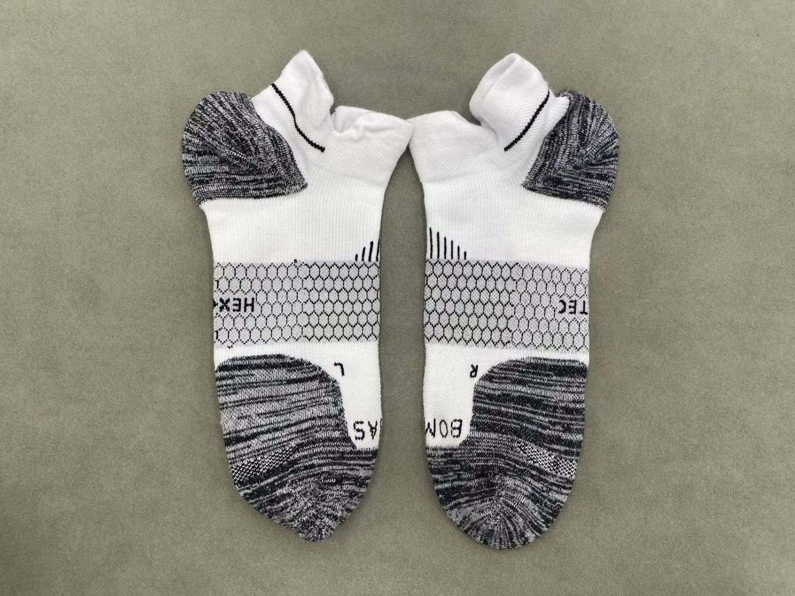4 pairs BOMBAS Men’s All-Purpose Performance Ankle socks Size Large 9-13 white