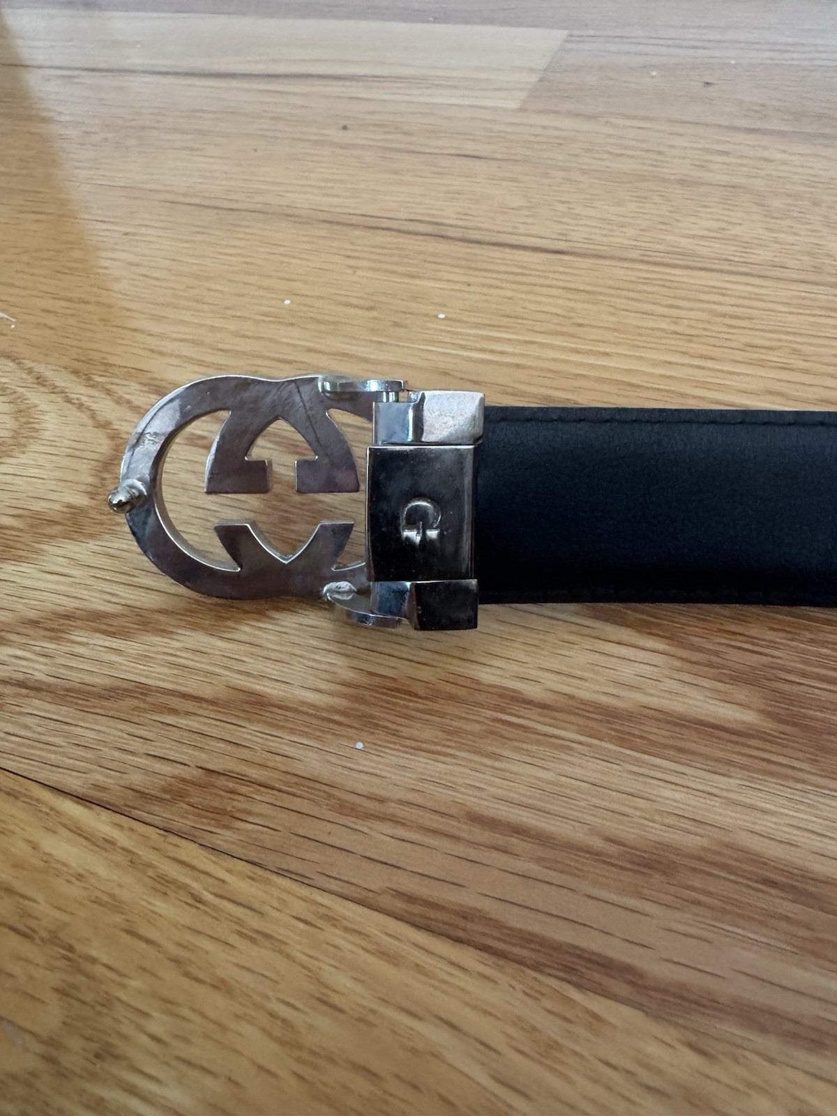Gucci Women’s Black GG Logo Buckle Adjustable Belt Size 32, 1.5″ Wide