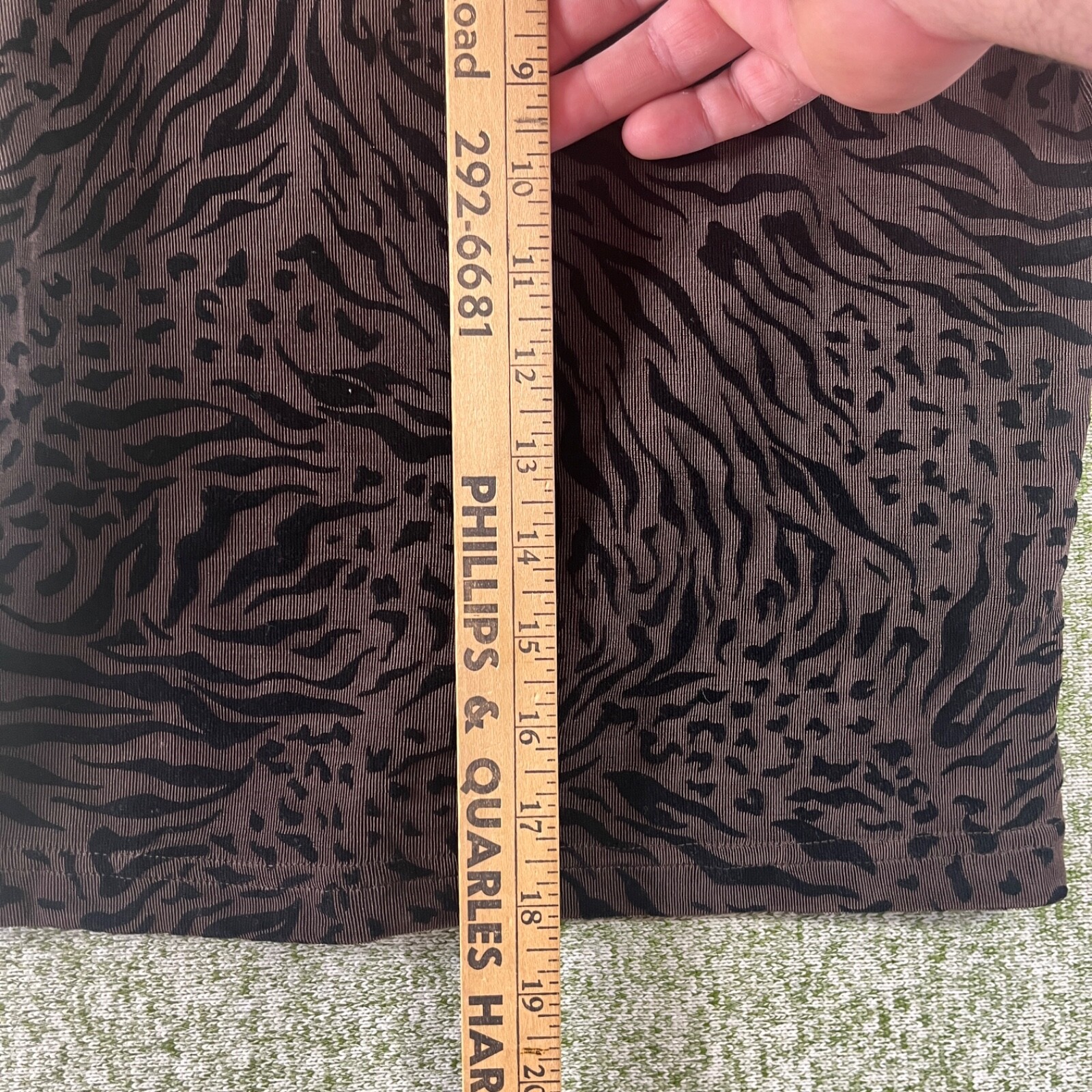 A Buyer Tops Women Large Vintage 80s Brown Animal Print Texture Mock Stretch