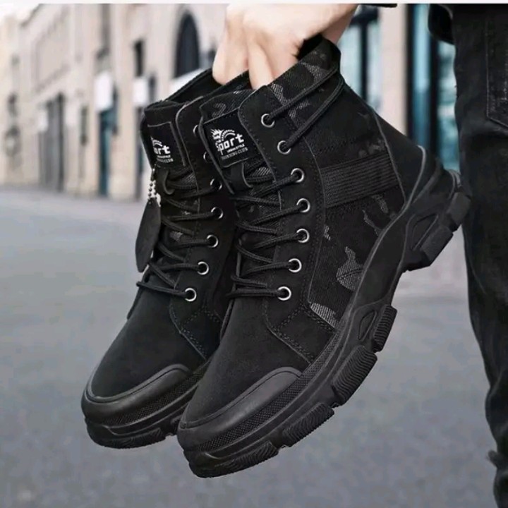 Large size comfortable men’s anti slip and windproof high top lace up hiking boo