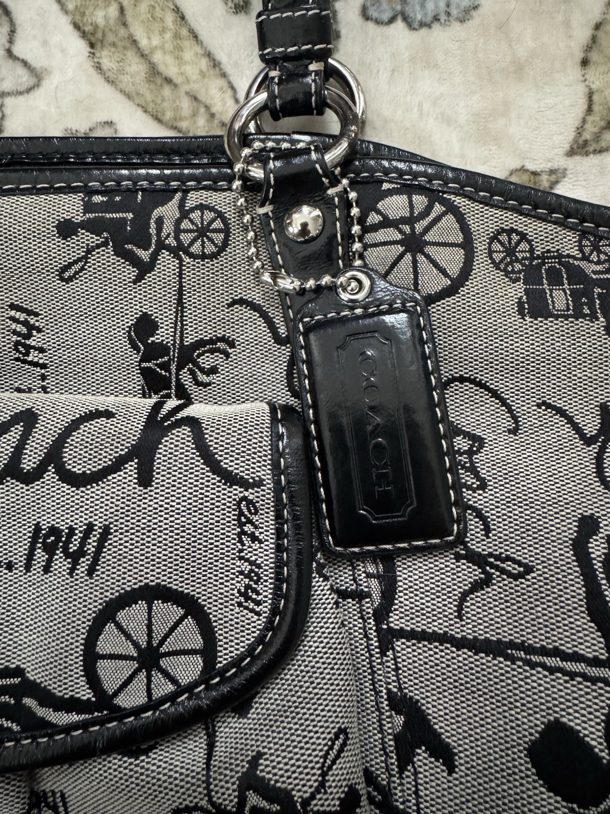 COACH Horse & Carriage TurnLock Canvas/Leather ‘Leah’ShoulderBag/Tote w/ HangTag