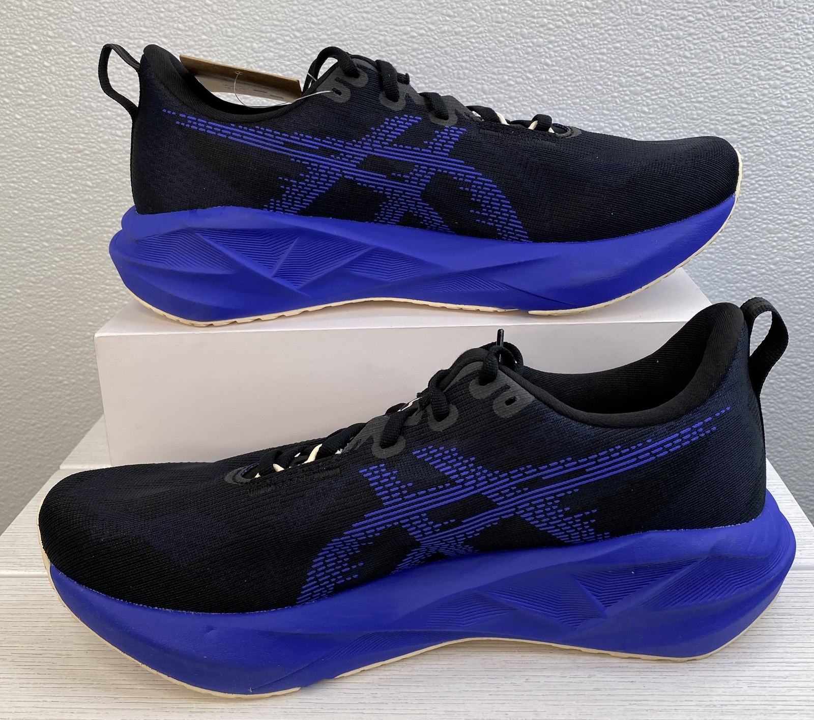 Asics Novablast 5 Men’s Size 10 Wide Black/Cobalt Burst Mesh Running Sneakers