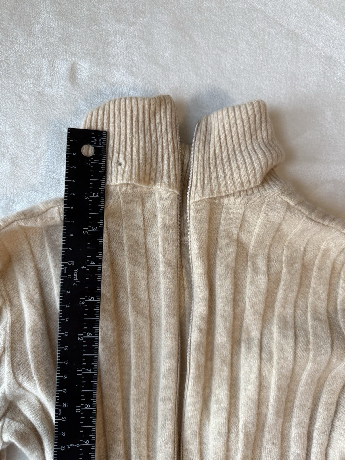 DALTON 100% VIRGIN CASHMERE ZIP BACK CLOSURE SWEATER SIZE XS Beige